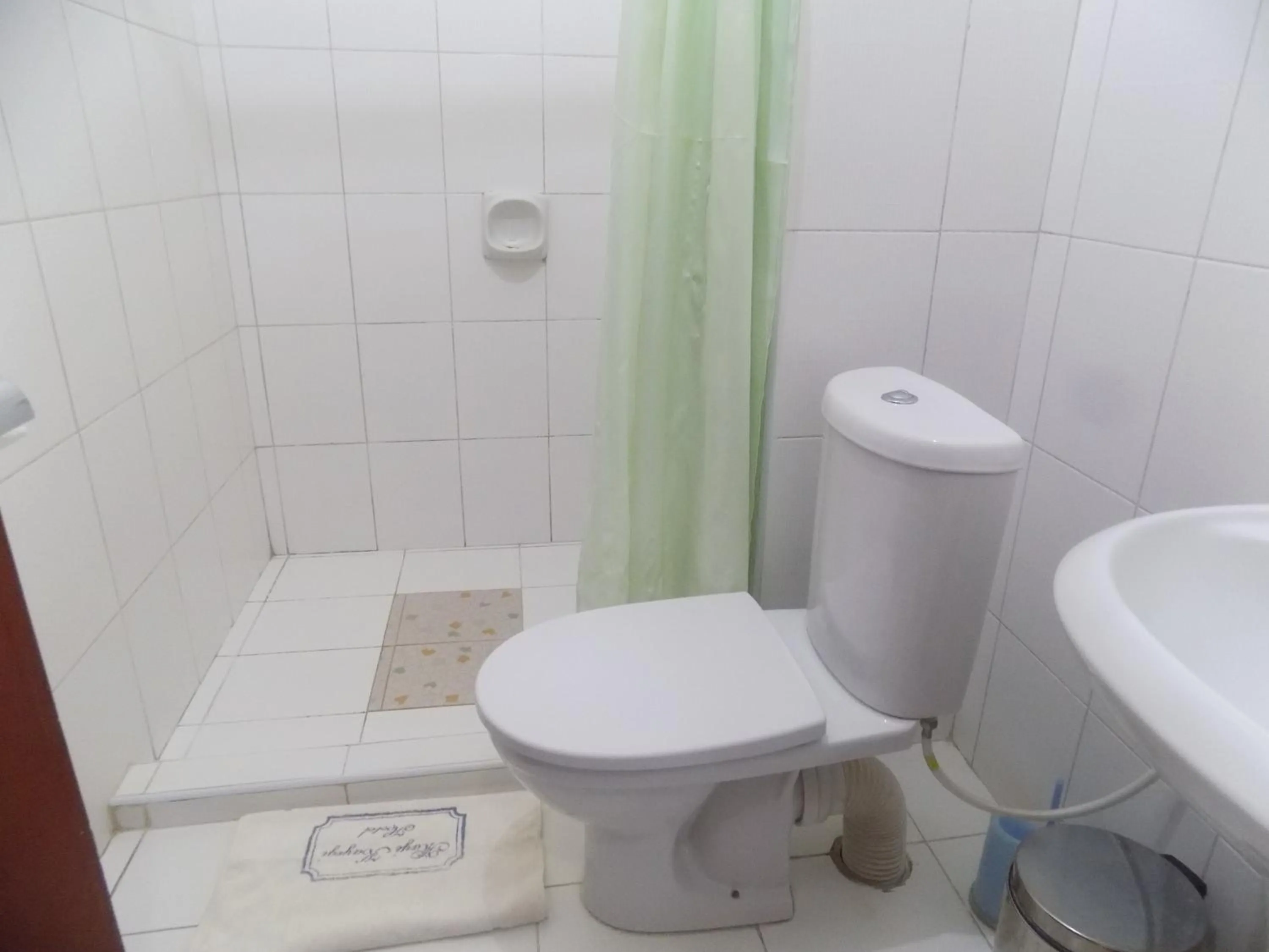 Shower in Kayegi Hotel Mbale