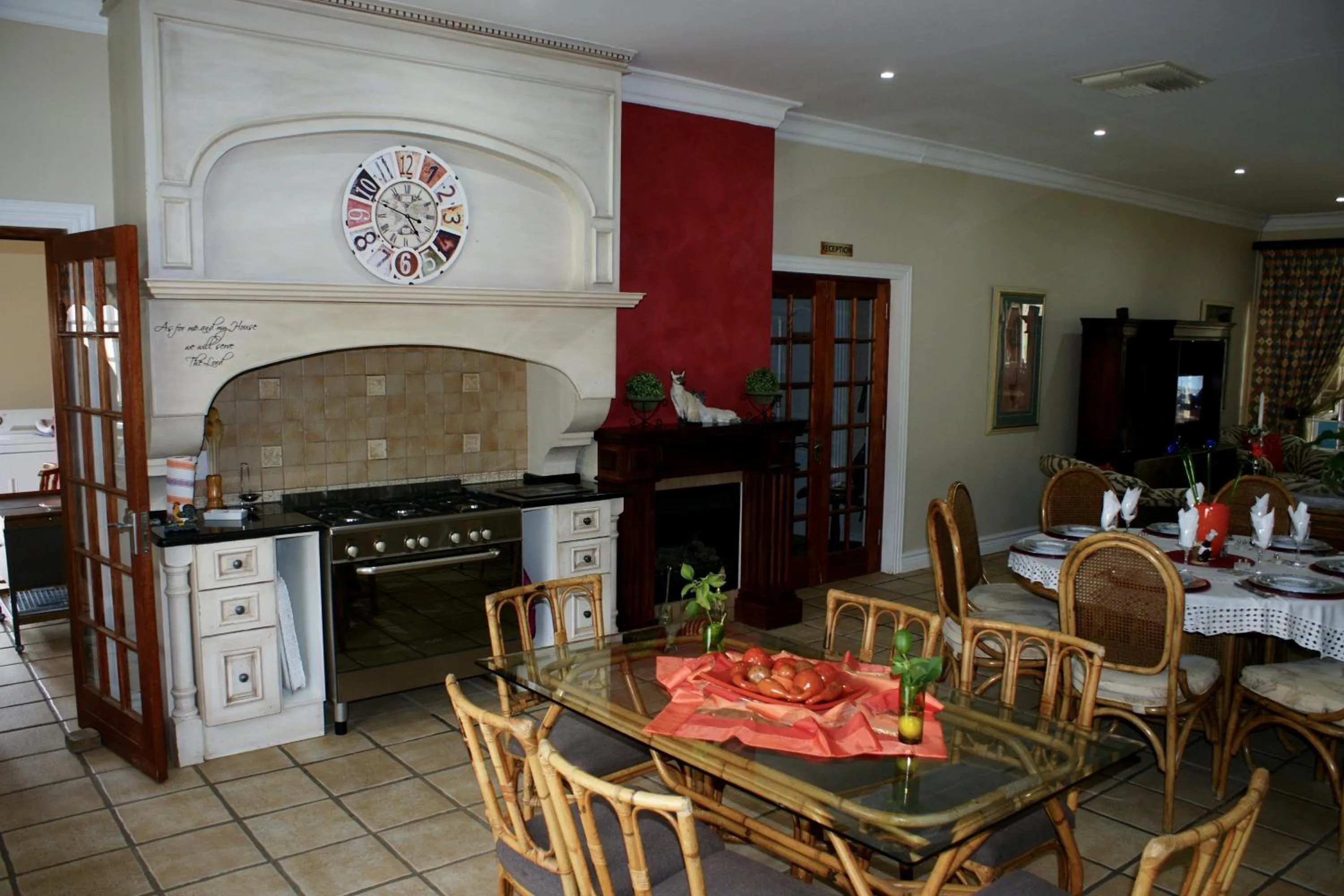 Restaurant/places to eat in Jolani Guest House