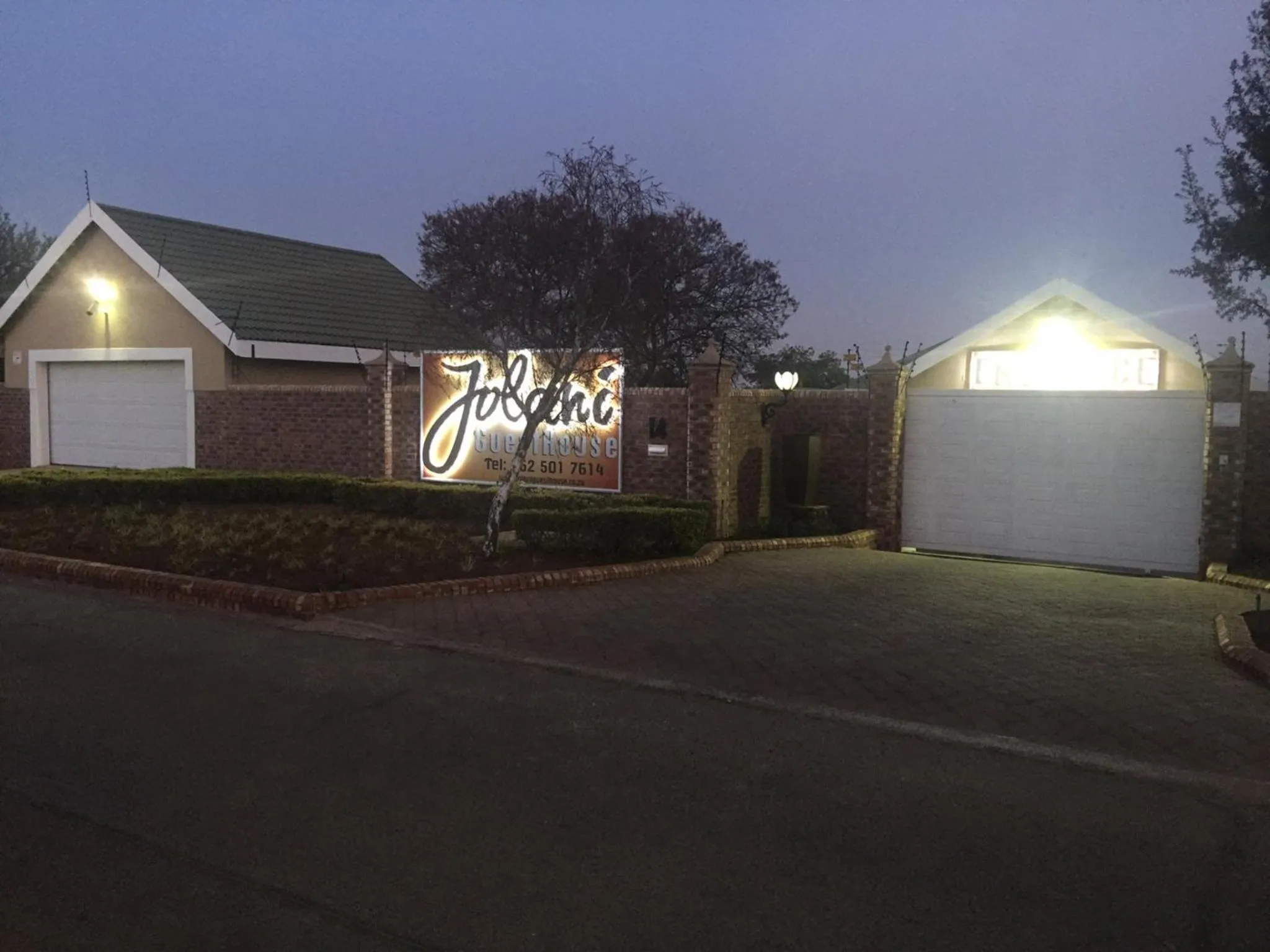 Facade/entrance in Jolani Guest House