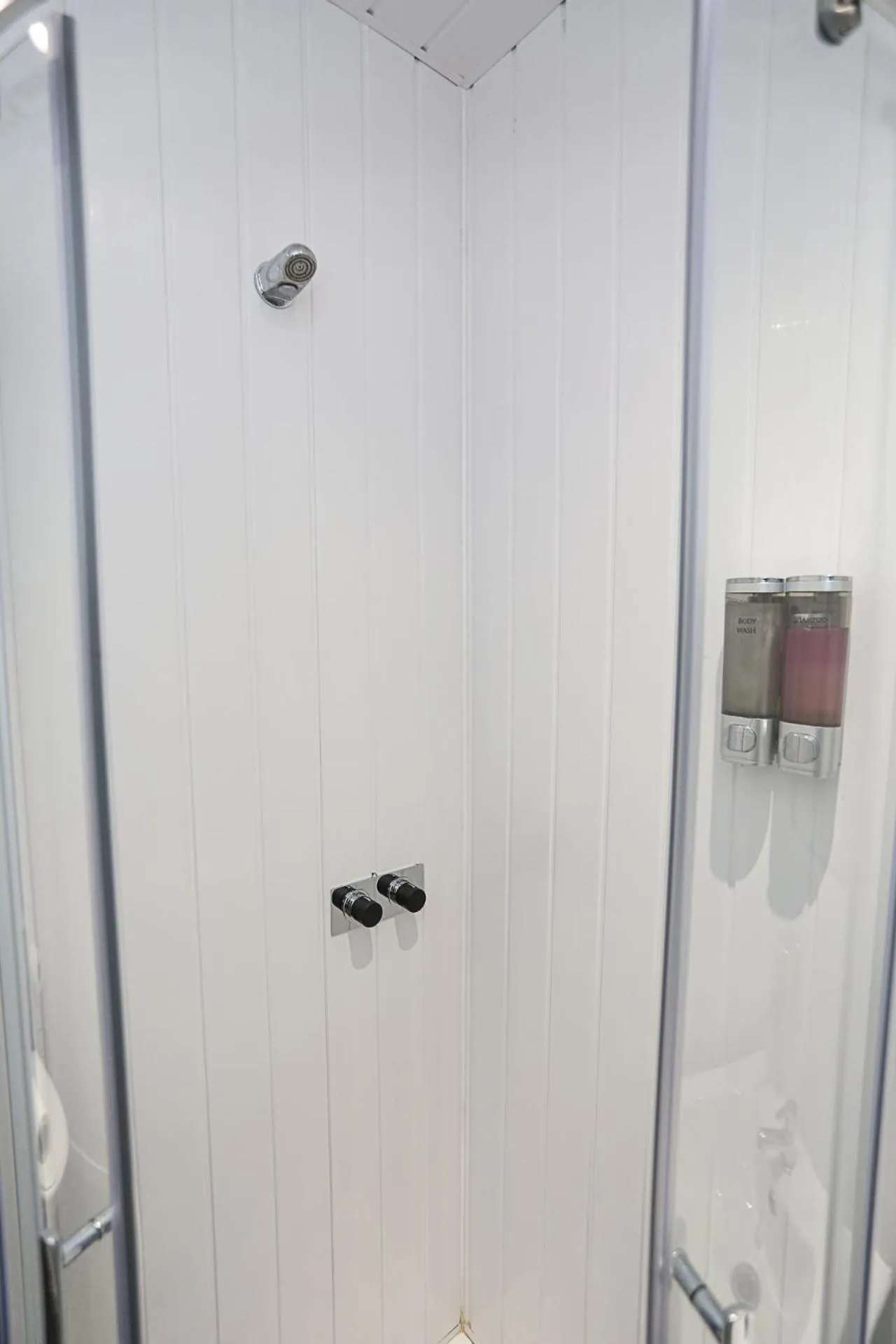 Bathroom in OYO Queens Quarter