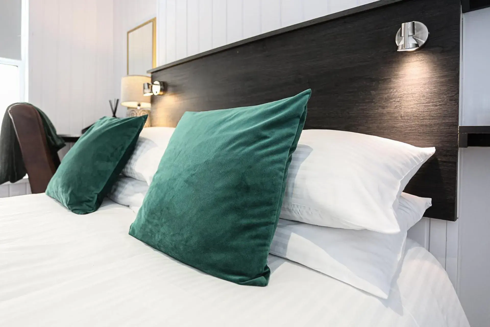 Bedroom, Bed in OYO Queens Quarter Bedroom, Bed in OYO Queens Quarter