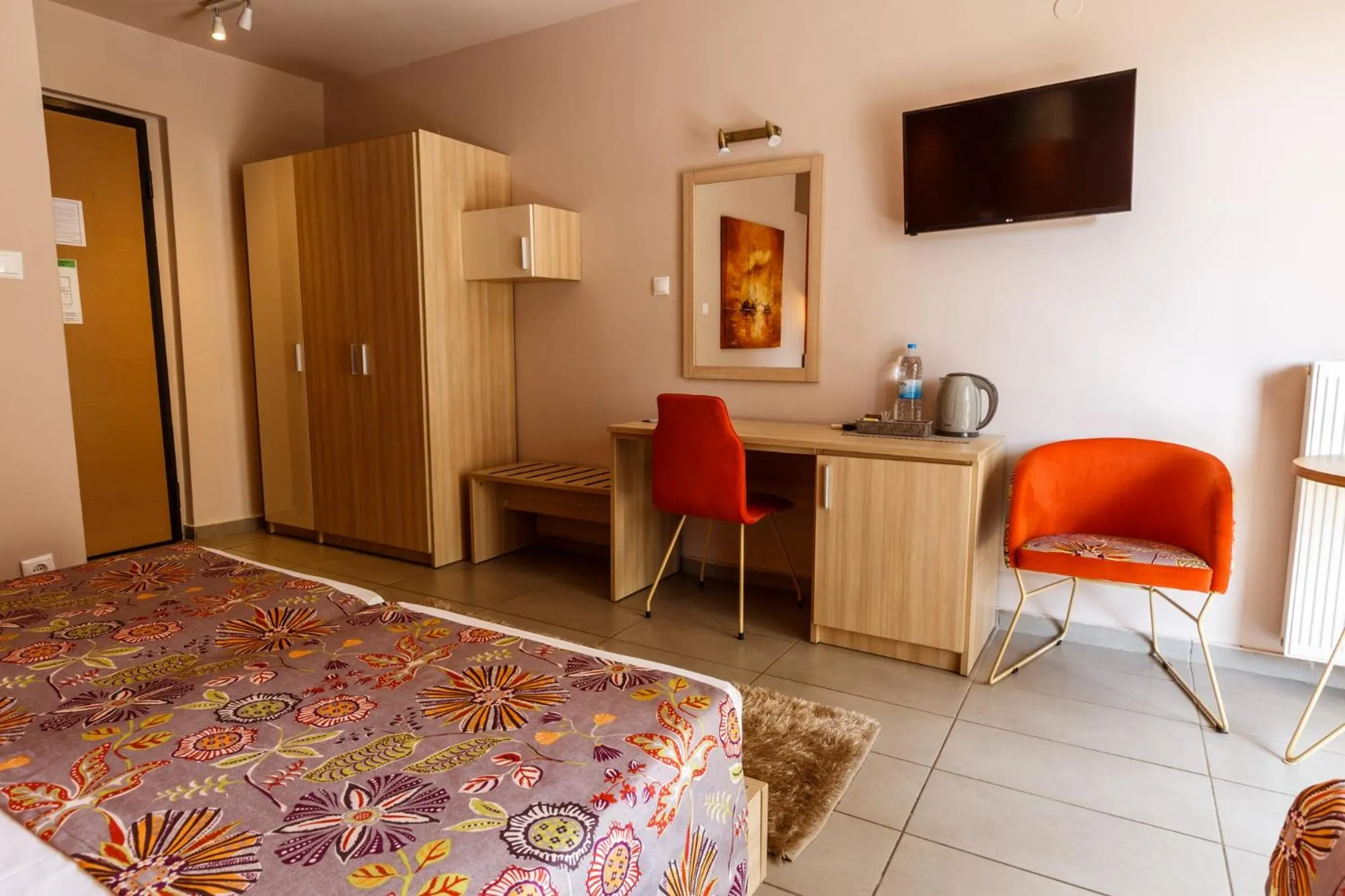 TV and multimedia, Bed in Limani Comfort Rooms