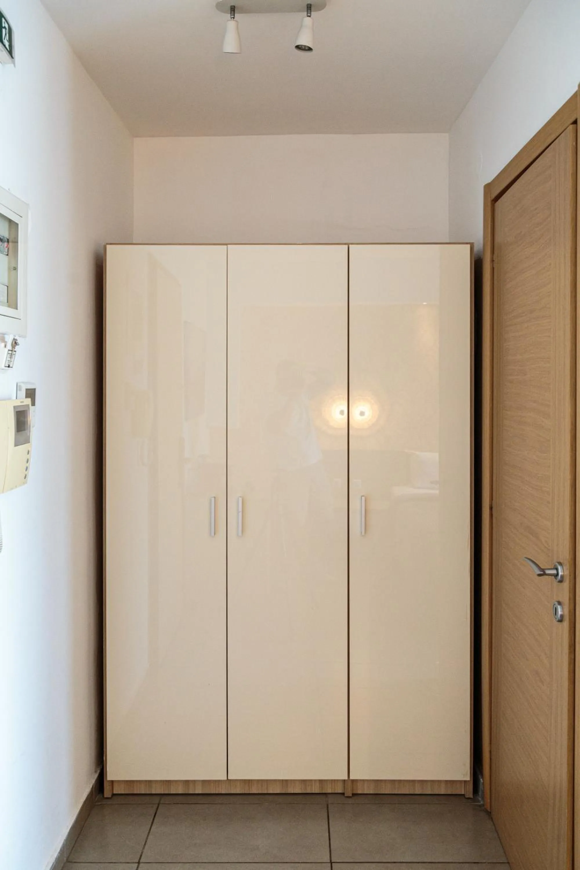 wardrobe in Limani Comfort Rooms