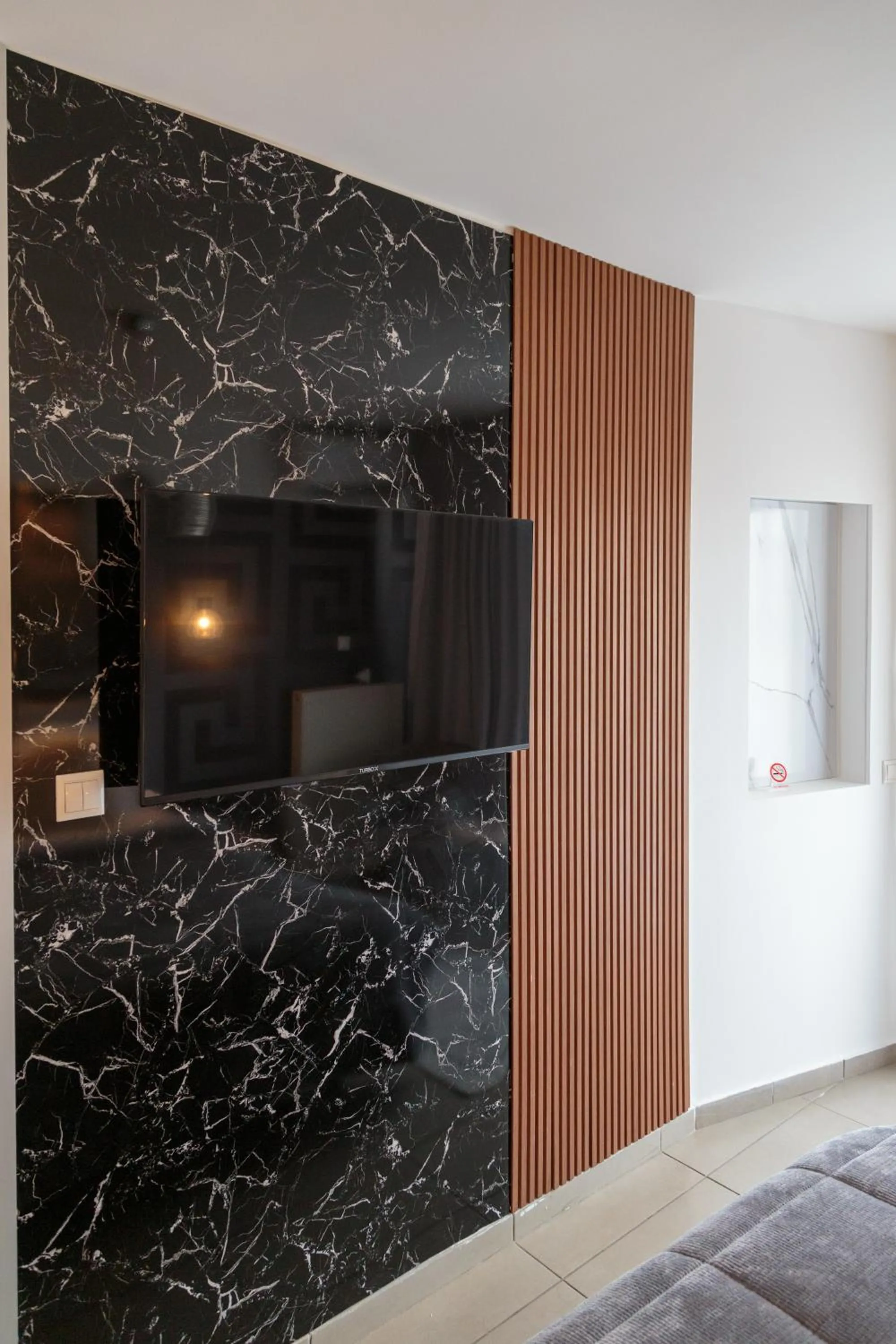 TV and multimedia in Limani Comfort Rooms