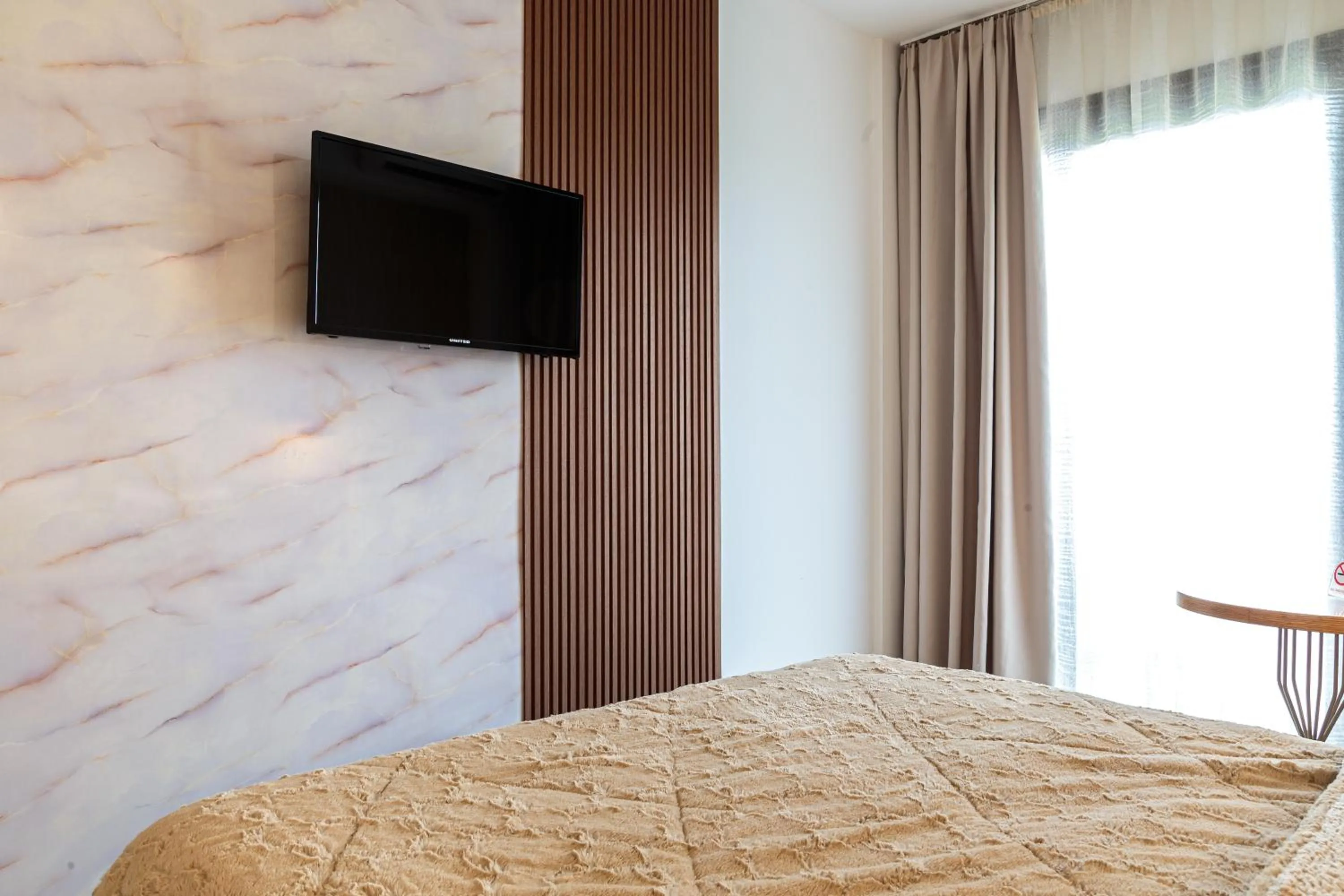 TV and multimedia, Bed in Limani Comfort Rooms