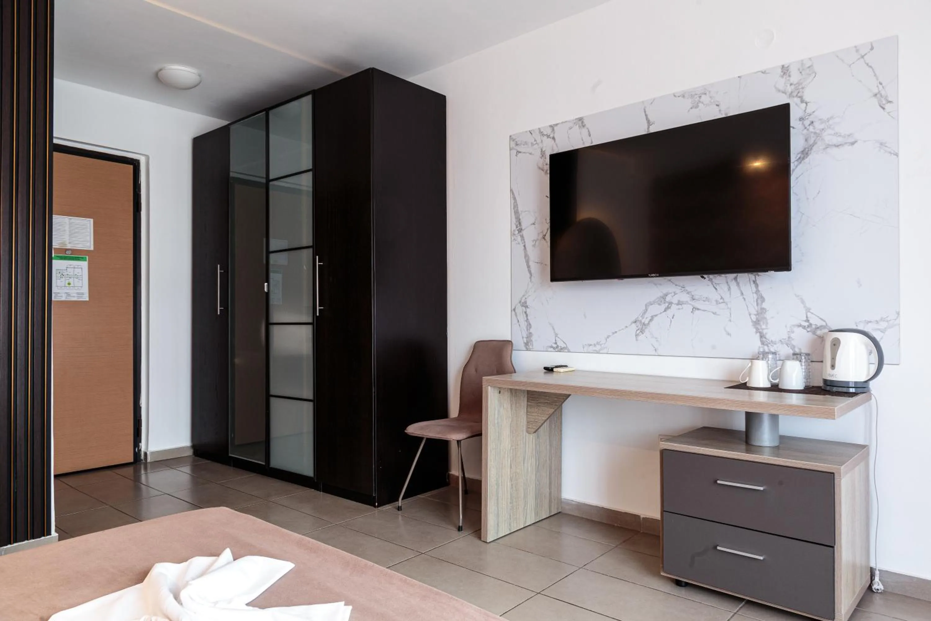 Photo of the whole room in Limani Comfort Rooms