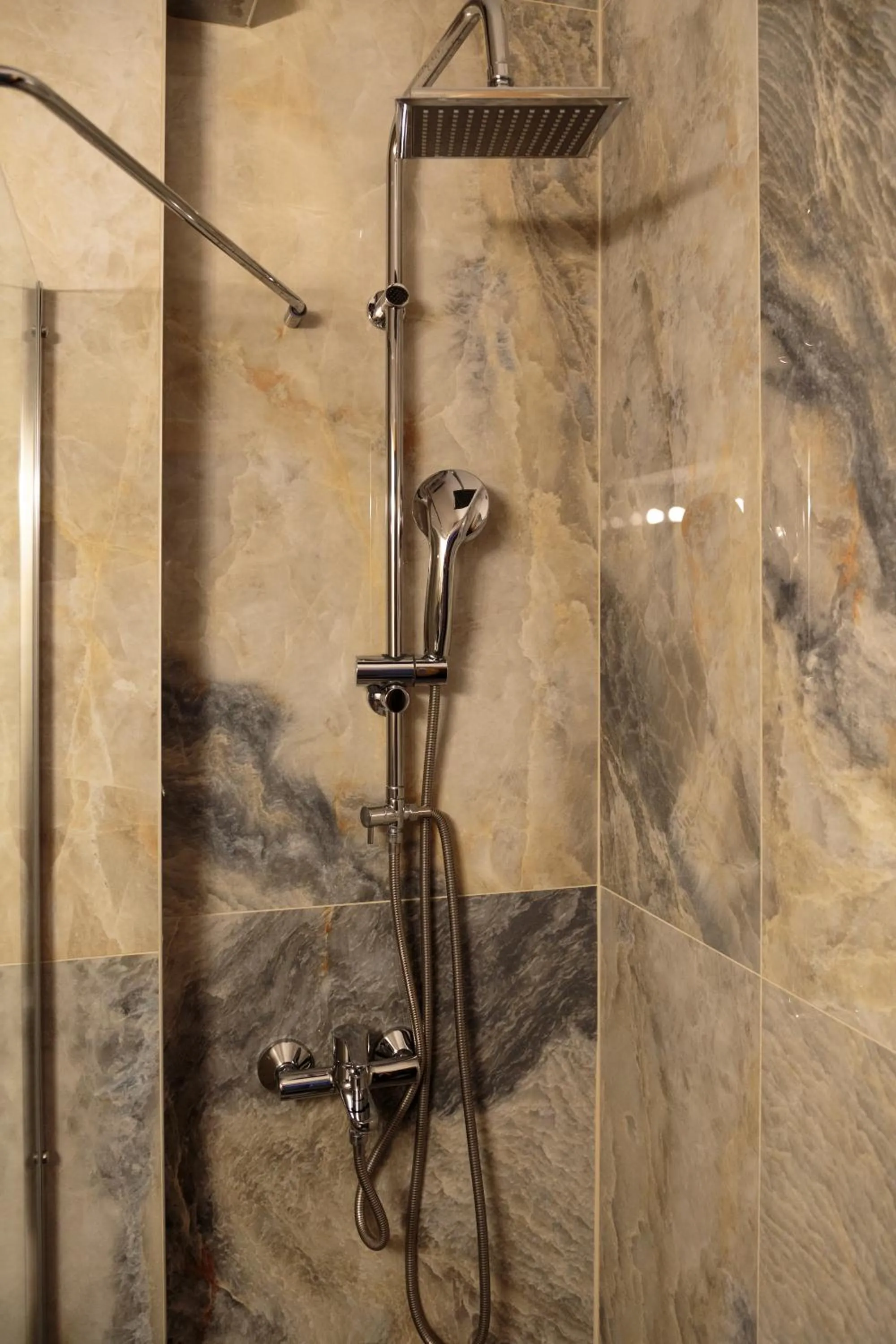 Shower in Limani Comfort Rooms