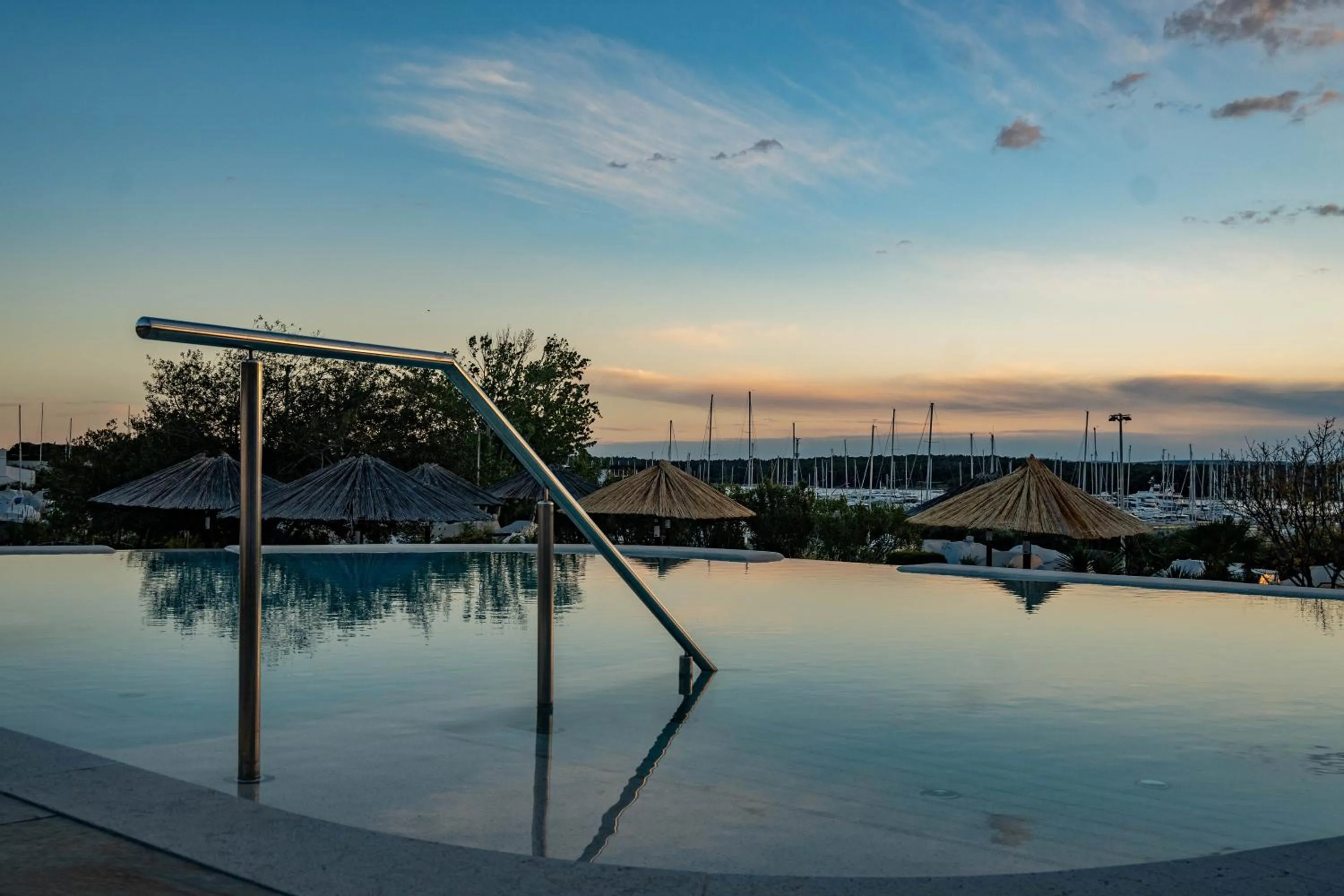 Pool view in Hotel Kanajt