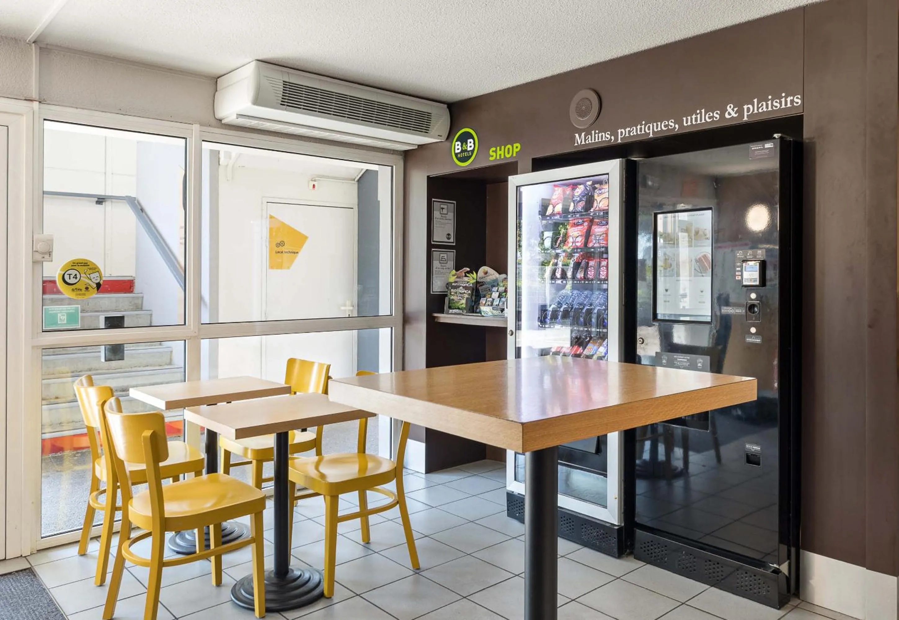 Dining area in B&B HOTEL Rouen Parc des Expos Zénith