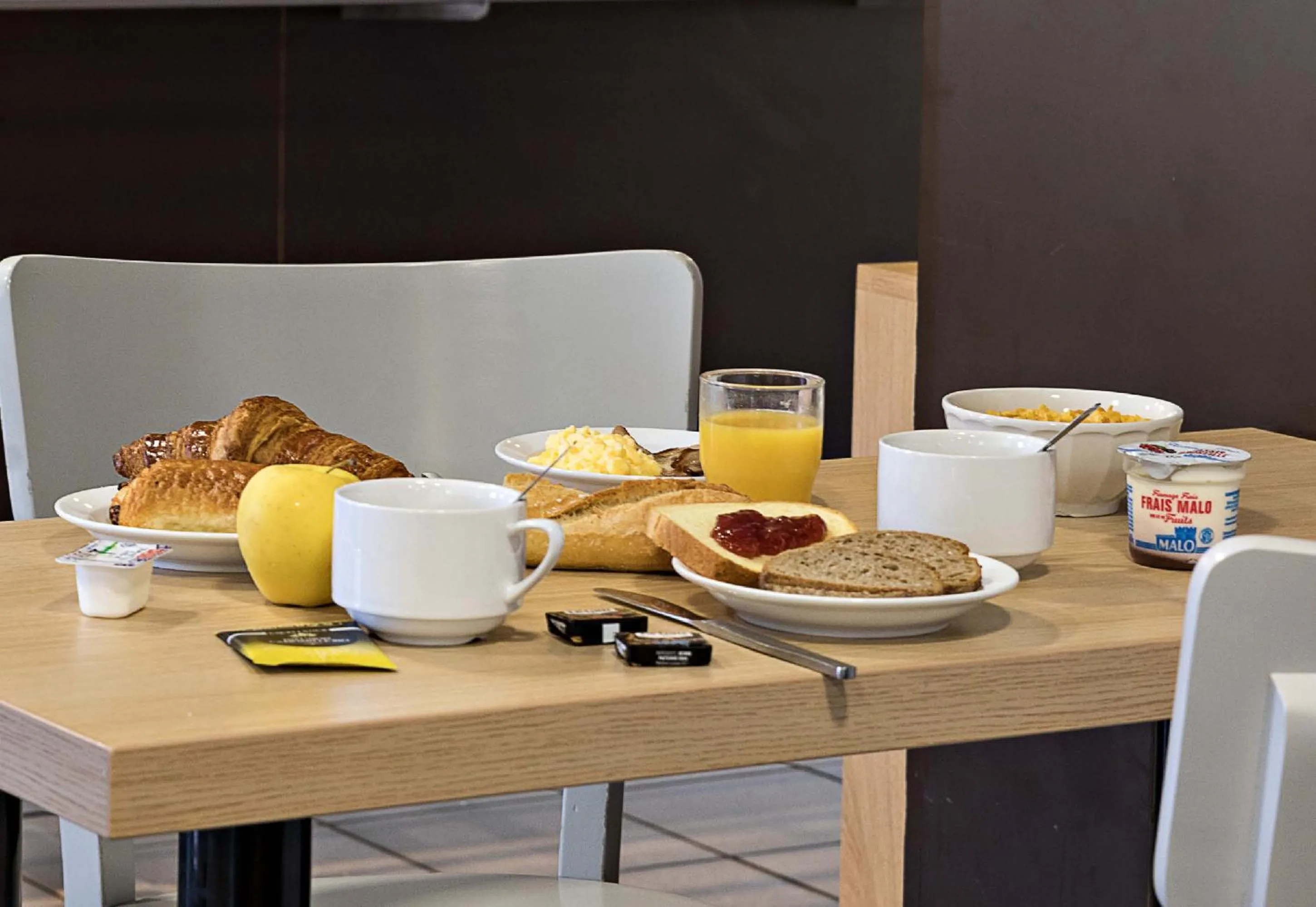 Breakfast in B&B HOTEL Rouen Parc des Expos Zénith