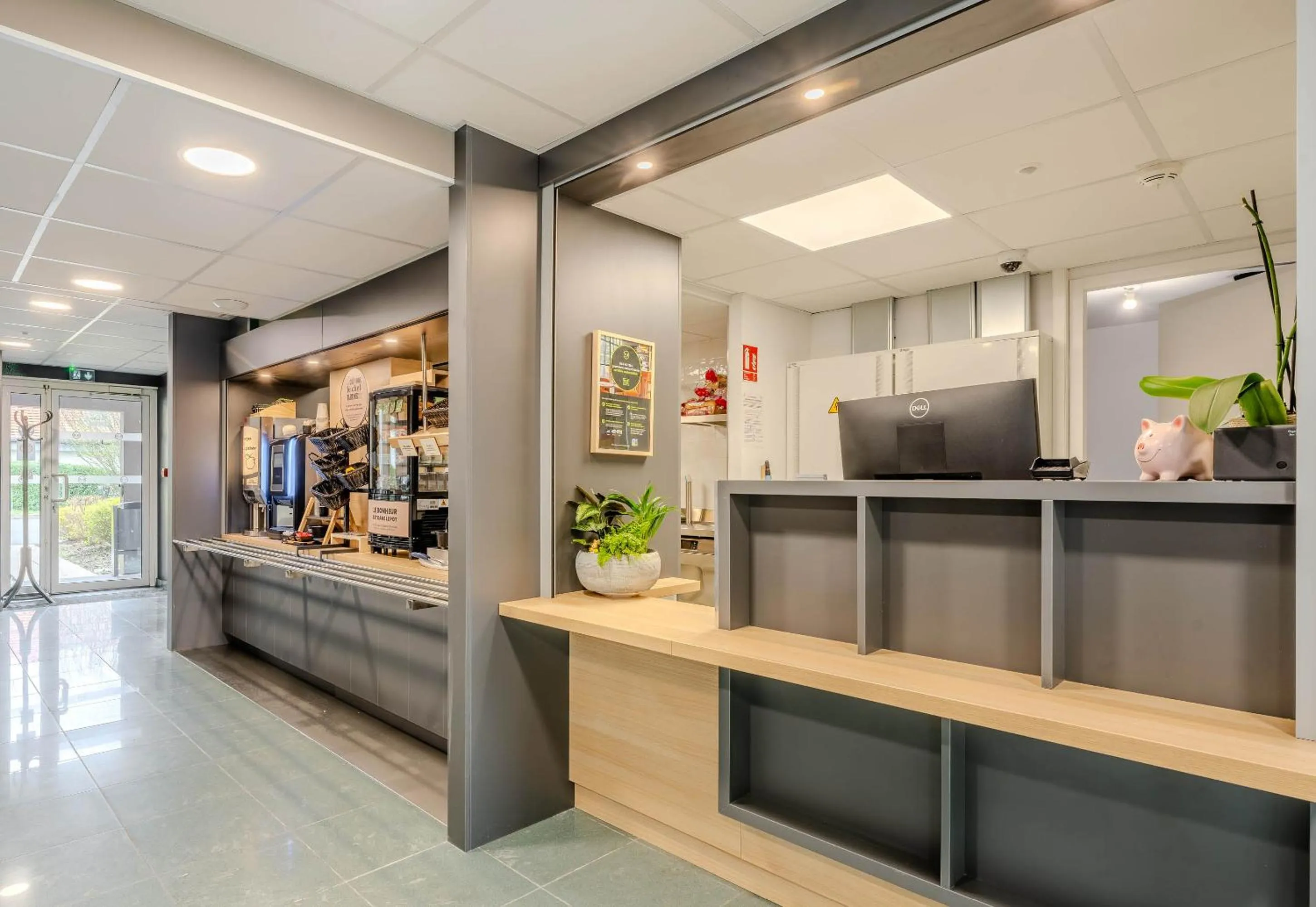 Lobby or reception in B&B HOTEL Lens Noyelles-Godault