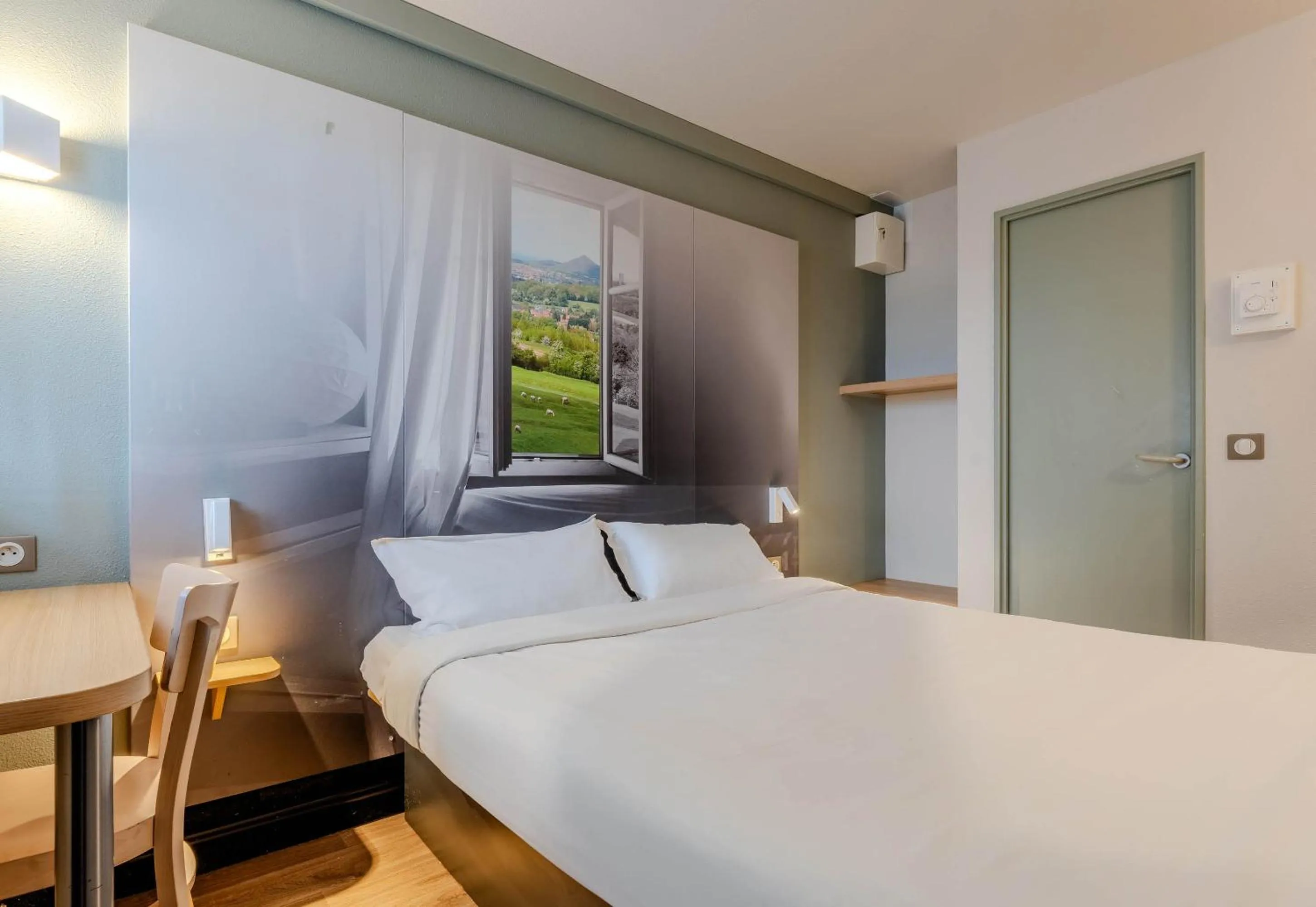 Bedroom, Bed in B&B HOTEL Lens Noyelles-Godault