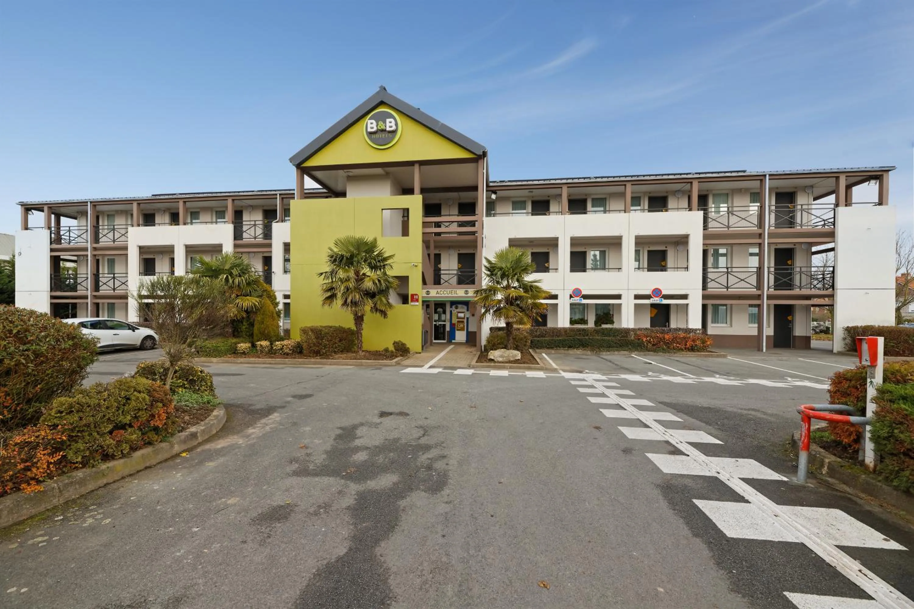 Facade/entrance in B&B HOTEL Lens Noyelles-Godault