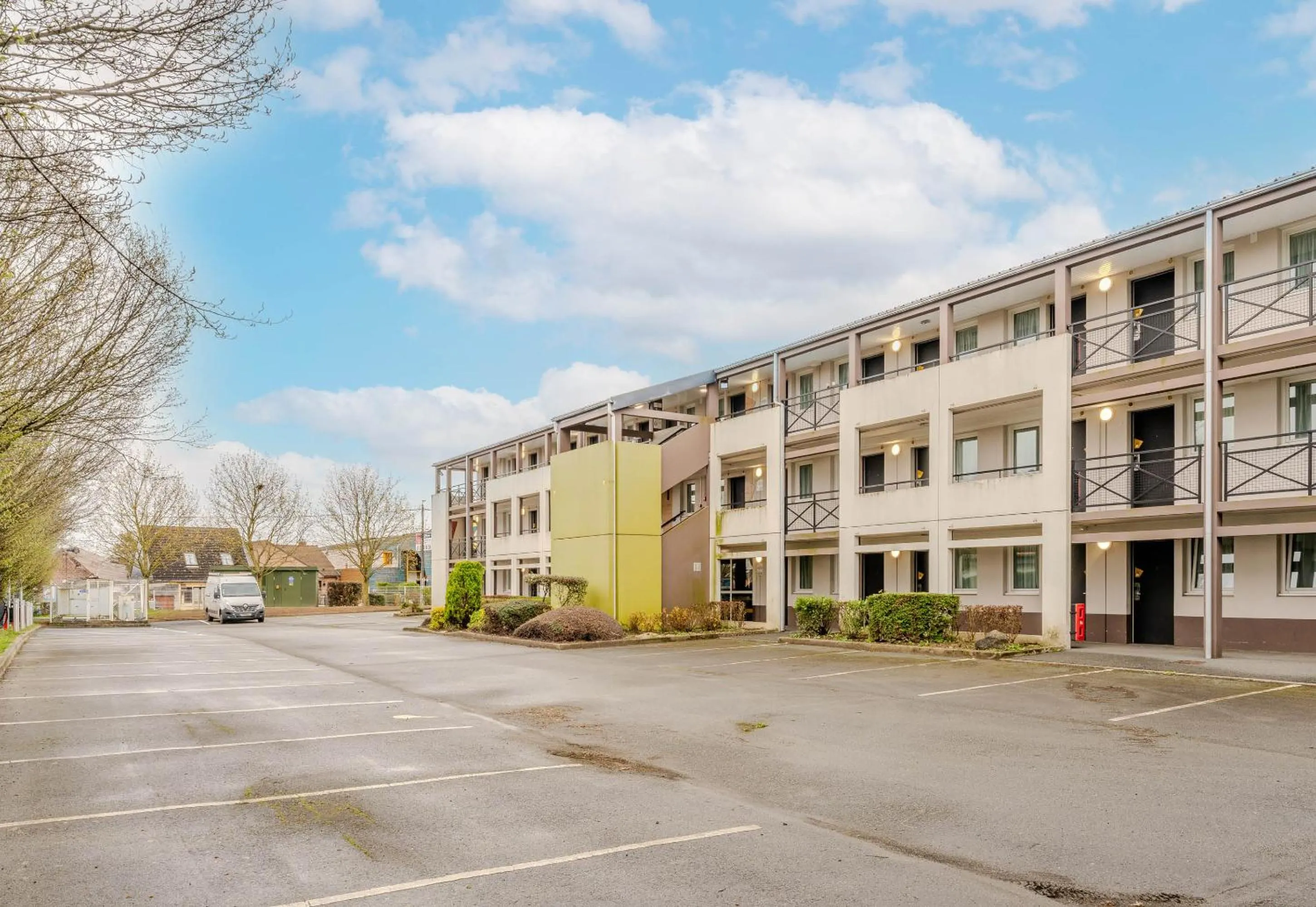 Property building in B&B HOTEL Lens Noyelles-Godault