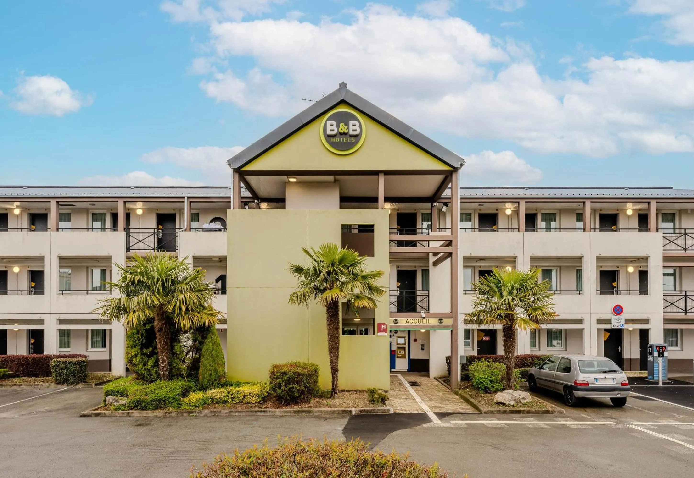 Property building in B&B HOTEL Lens Noyelles-Godault