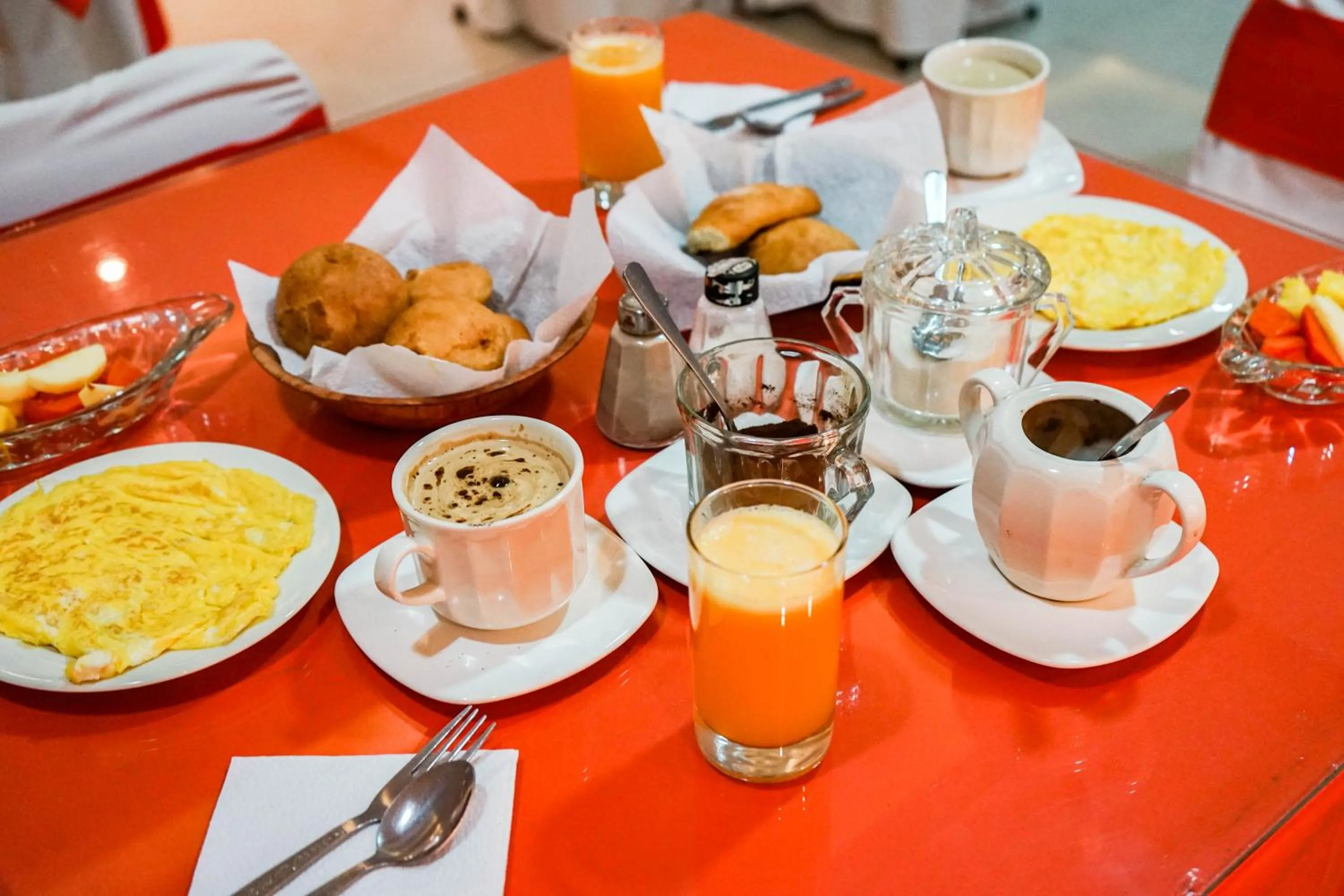 Breakfast in Hotel Makroz
