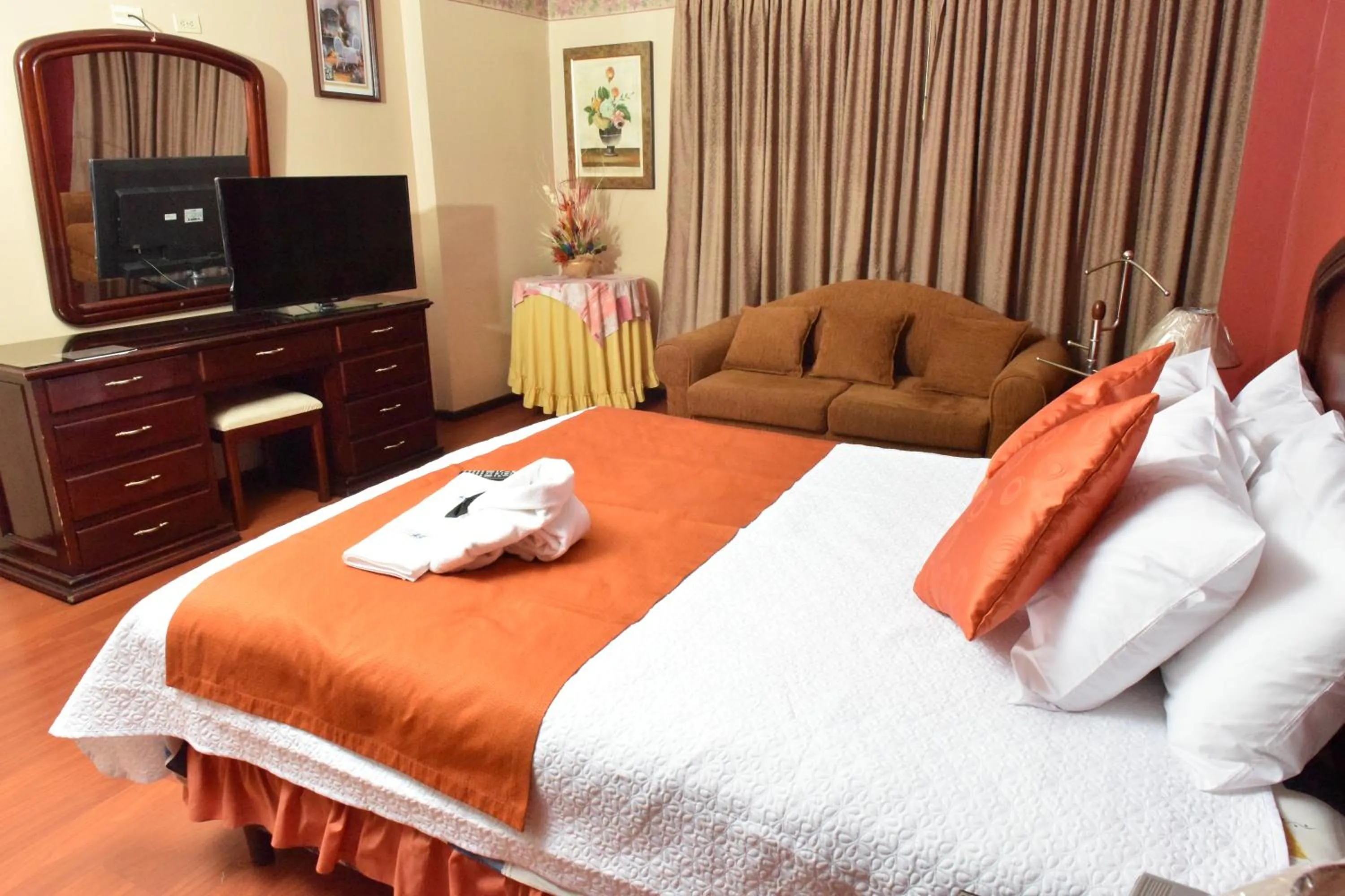 Photo of the whole room, Bed in Hotel Makroz