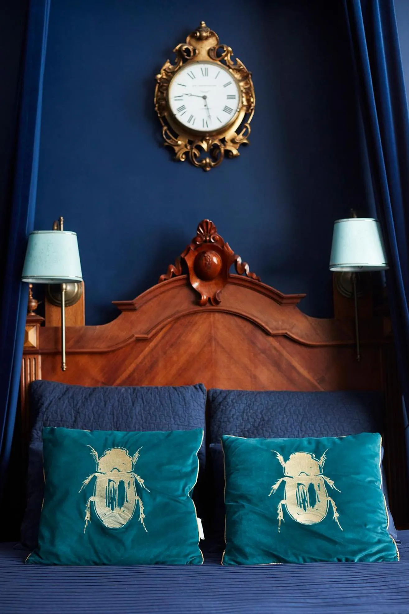 Bed in Maison d'Artiste