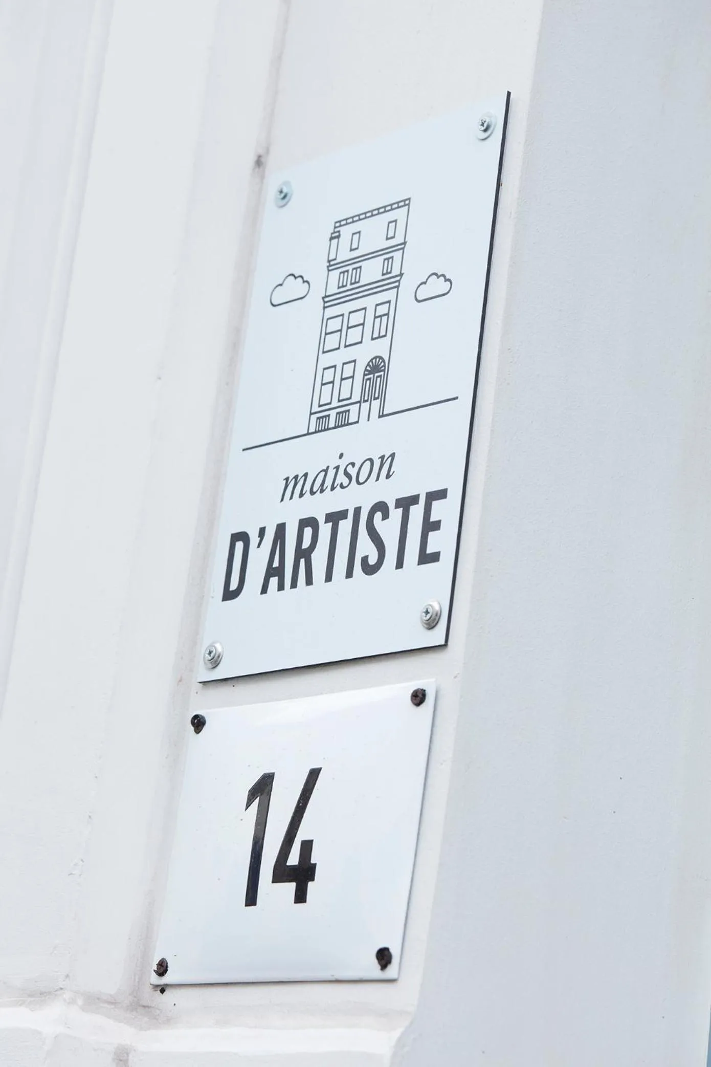 Property logo or sign in Maison d'Artiste