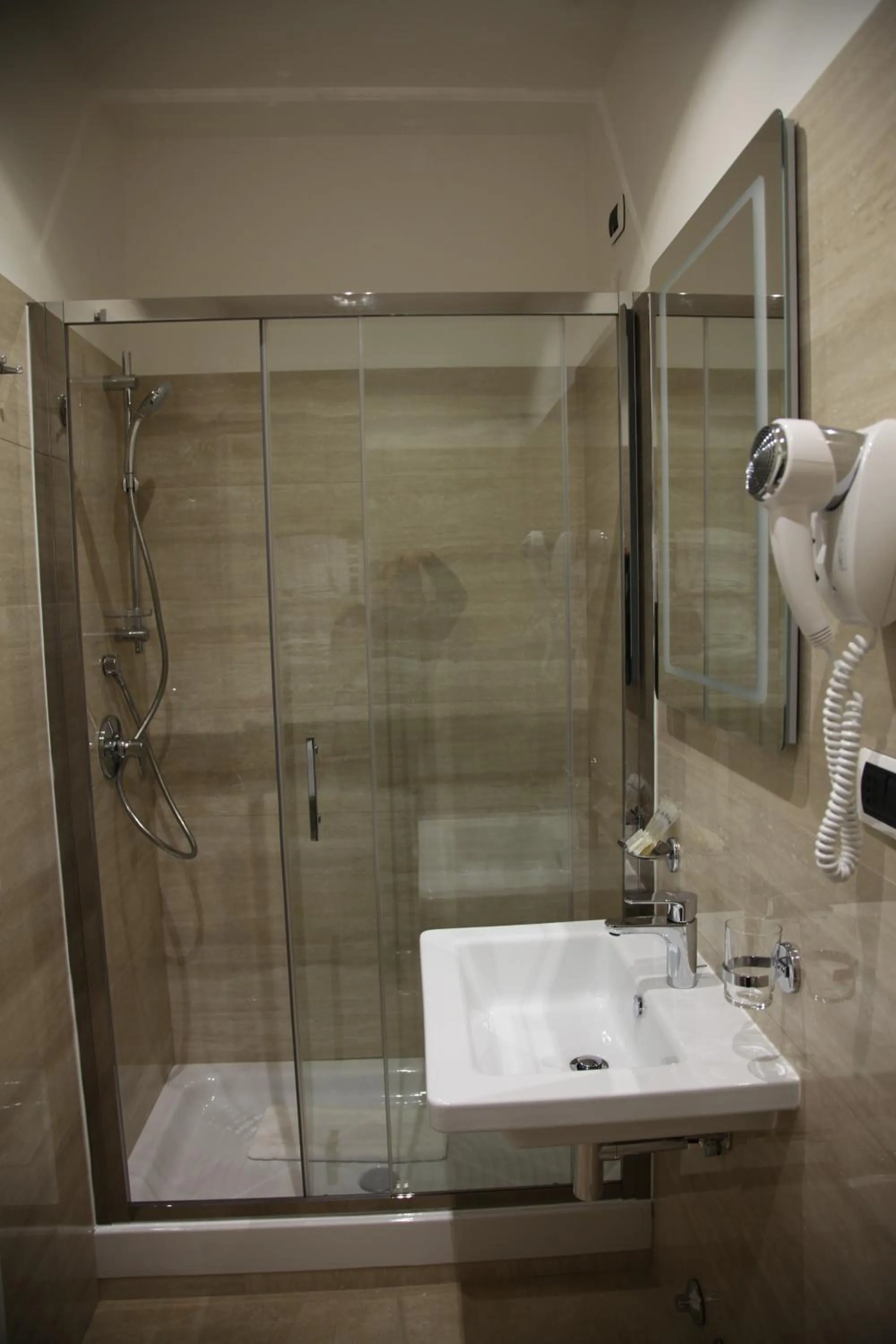 Shower in B&B Federica's House In Rome