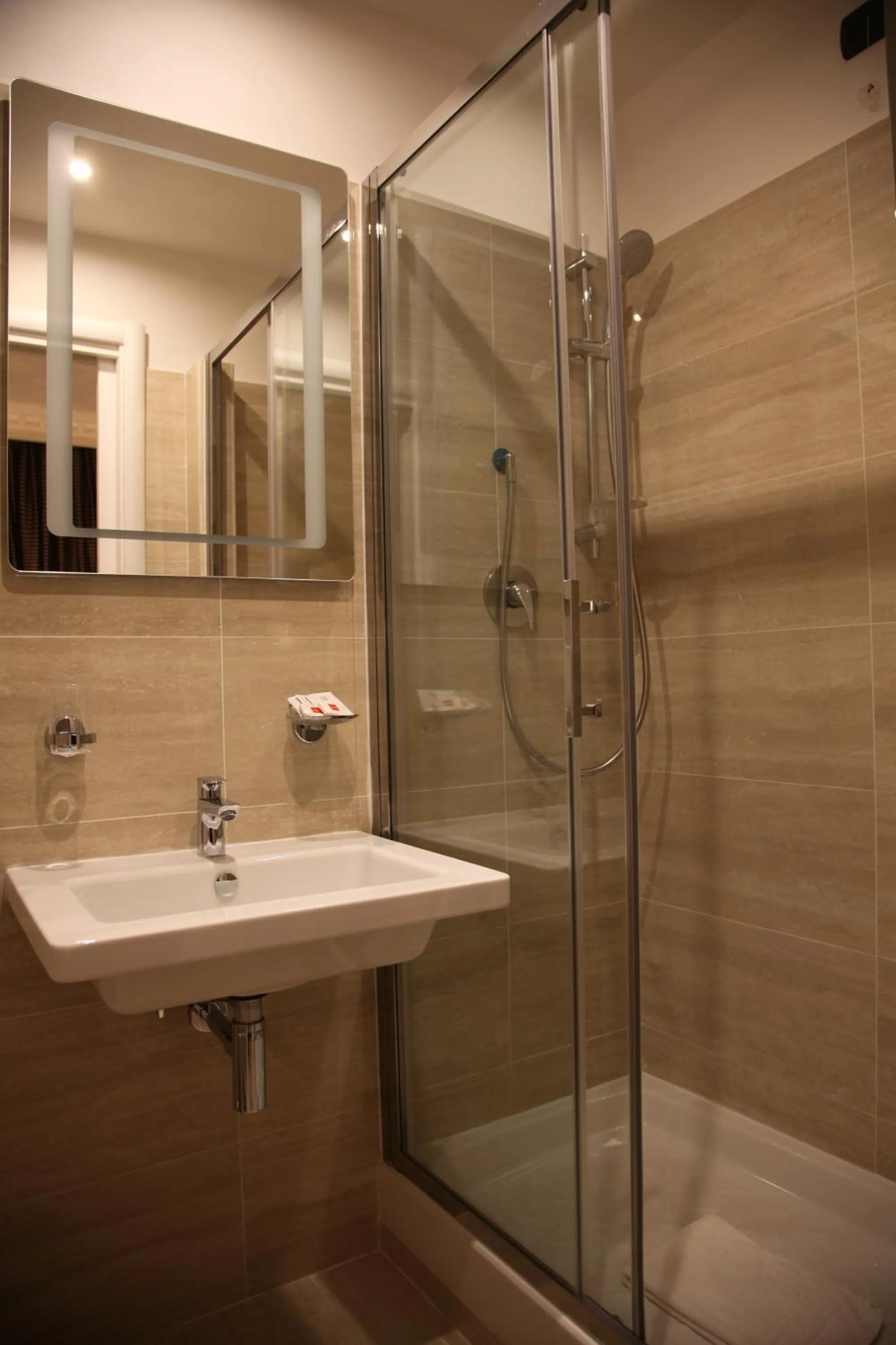 Shower in B&B Federica's House In Rome