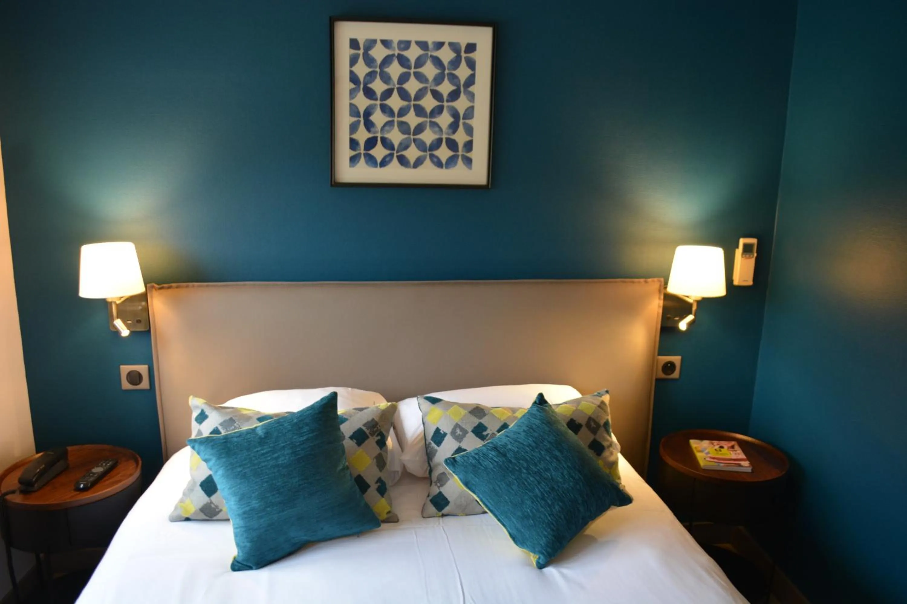 Bed in Logis hotels Les Glycines