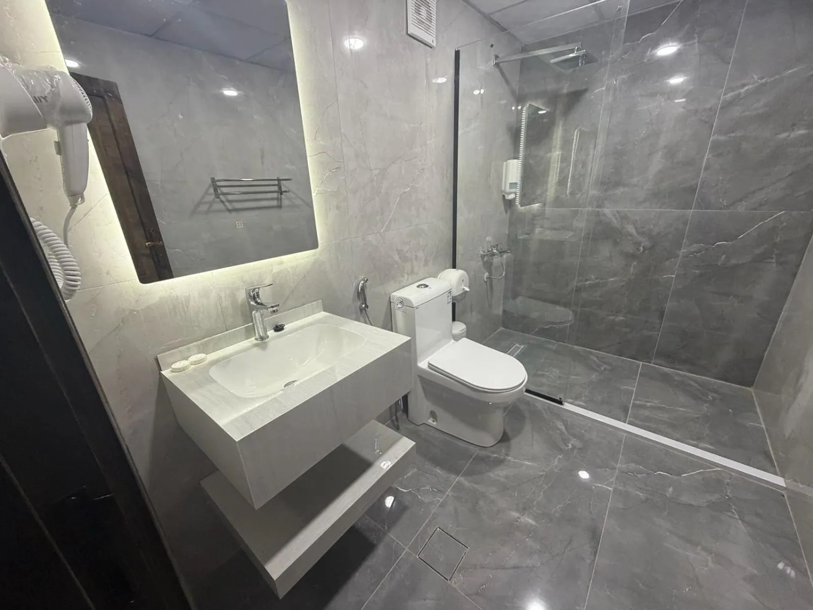 Bathroom in Hasan Zawaideh luxury camp 2