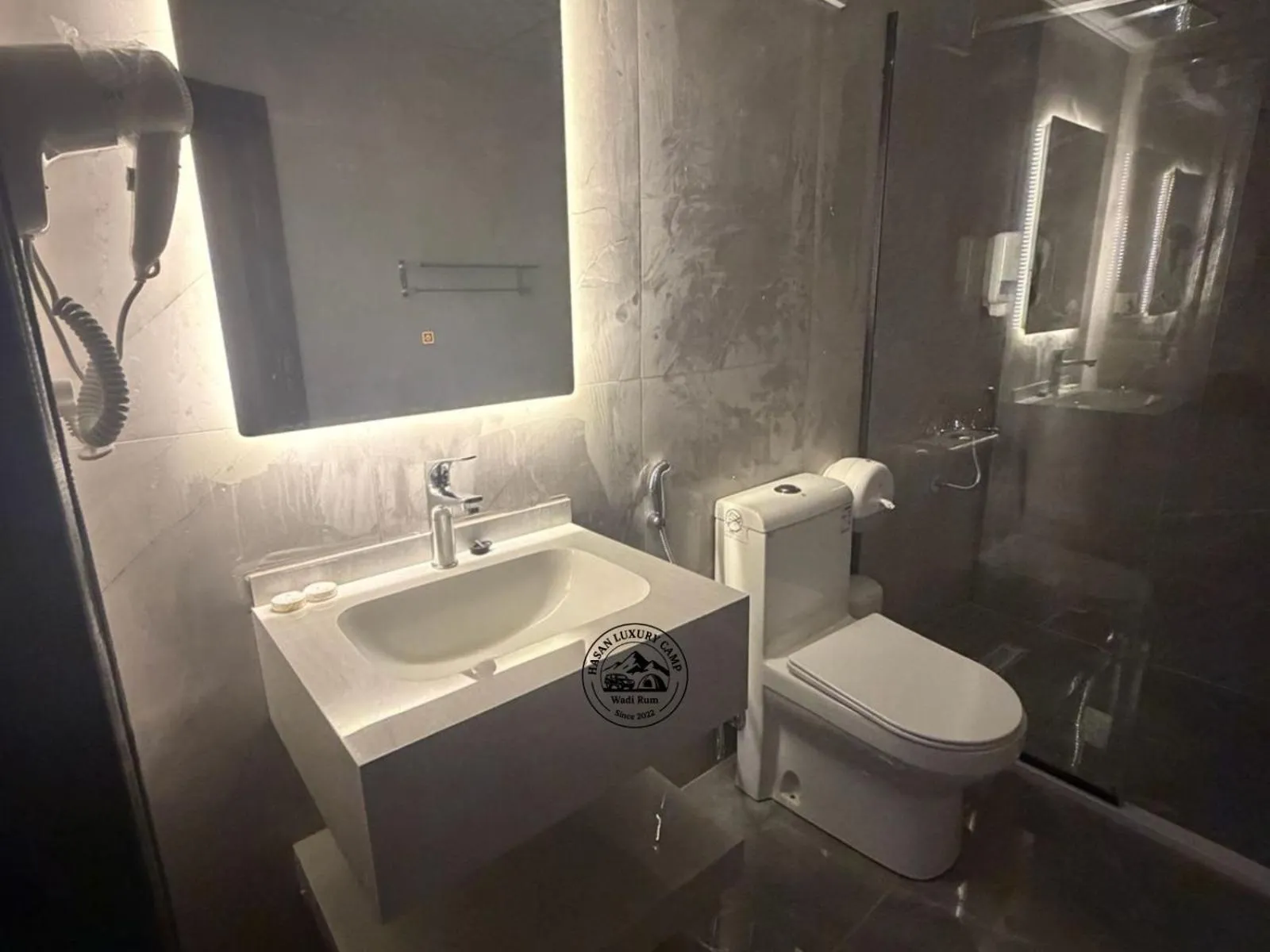 Shower in Hasan Zawaideh luxury camp 2