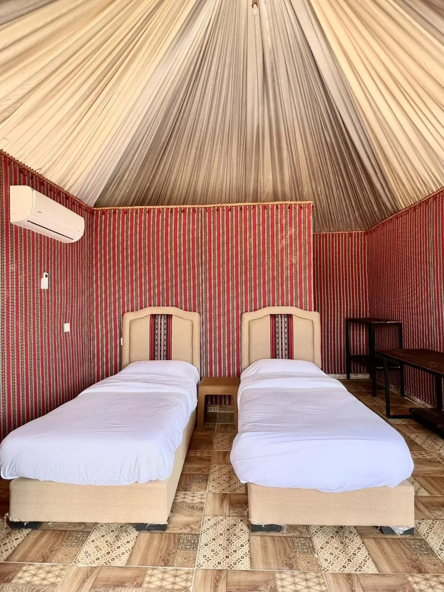 Bed in Hasan Zawaideh luxury camp 2 Bed in Hasan Zawaideh luxury camp 2