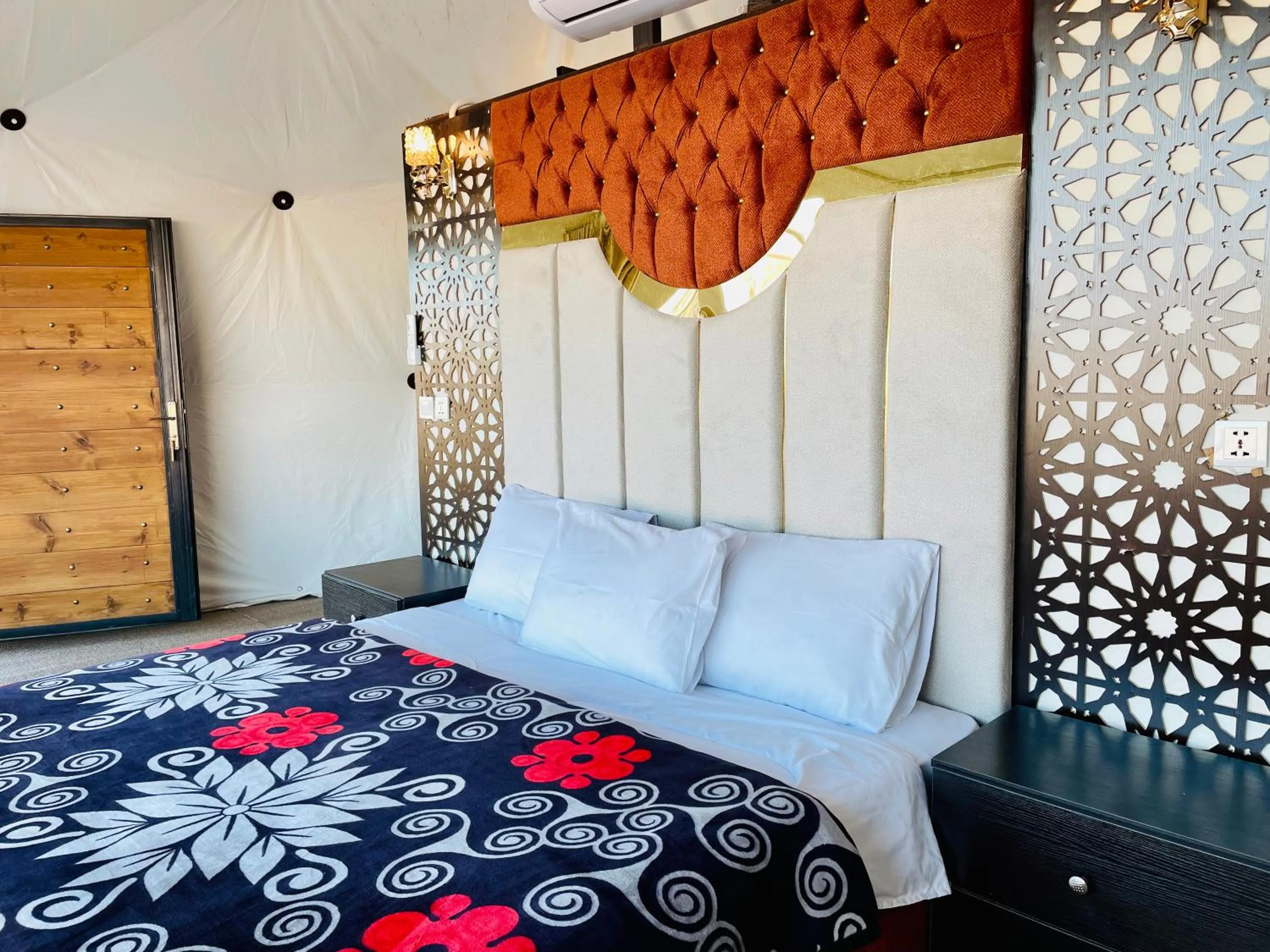 Bed in Hasan Zawaideh luxury camp 2