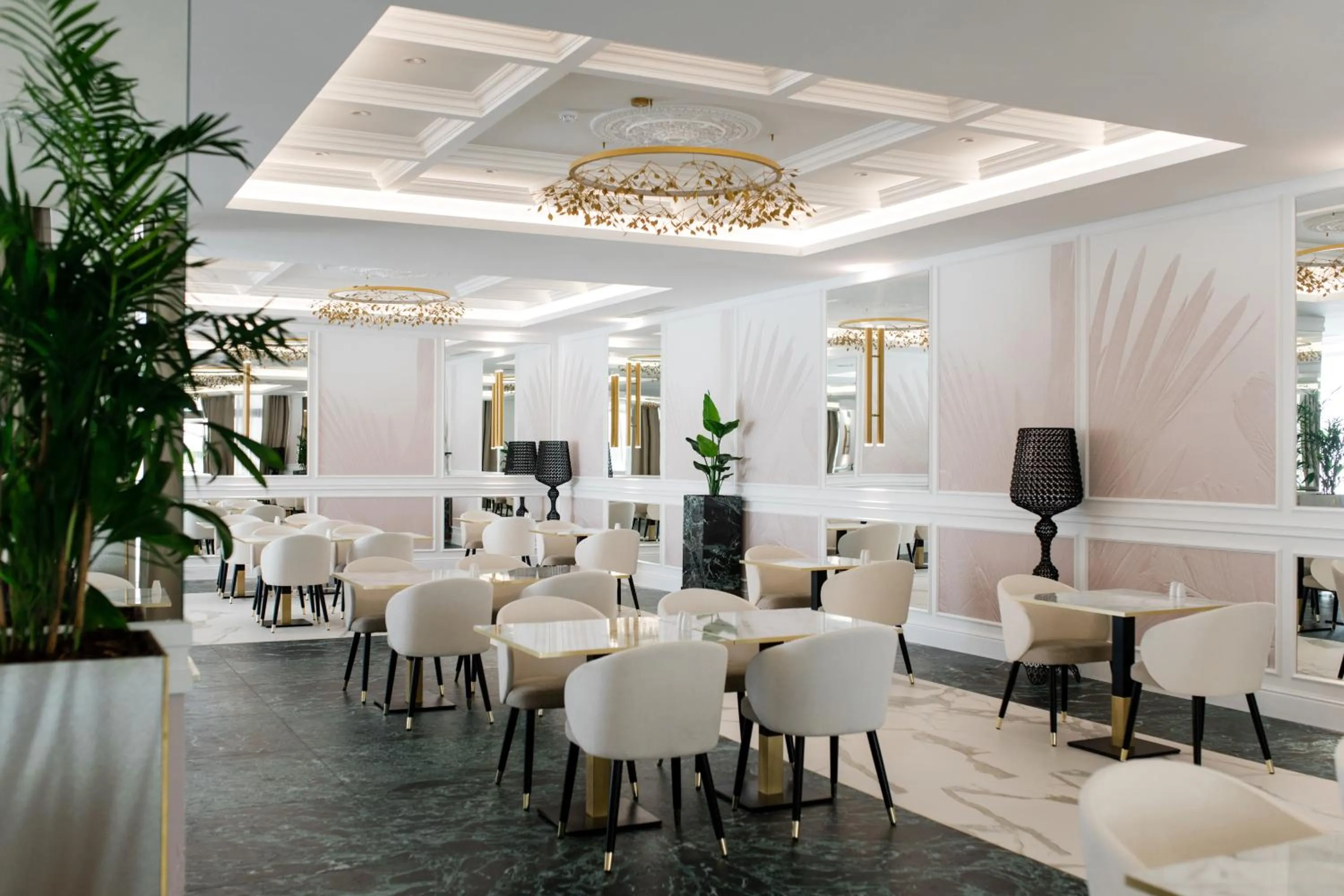 Restaurant/places to eat in Hotel Olympia