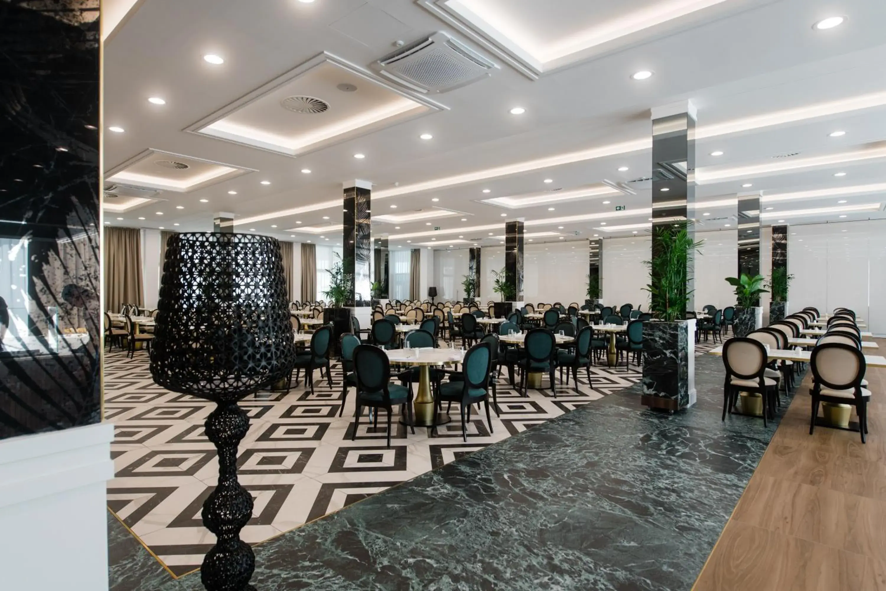 Restaurant/places to eat in Hotel Olympia Restaurant/places to eat in Hotel Olympia