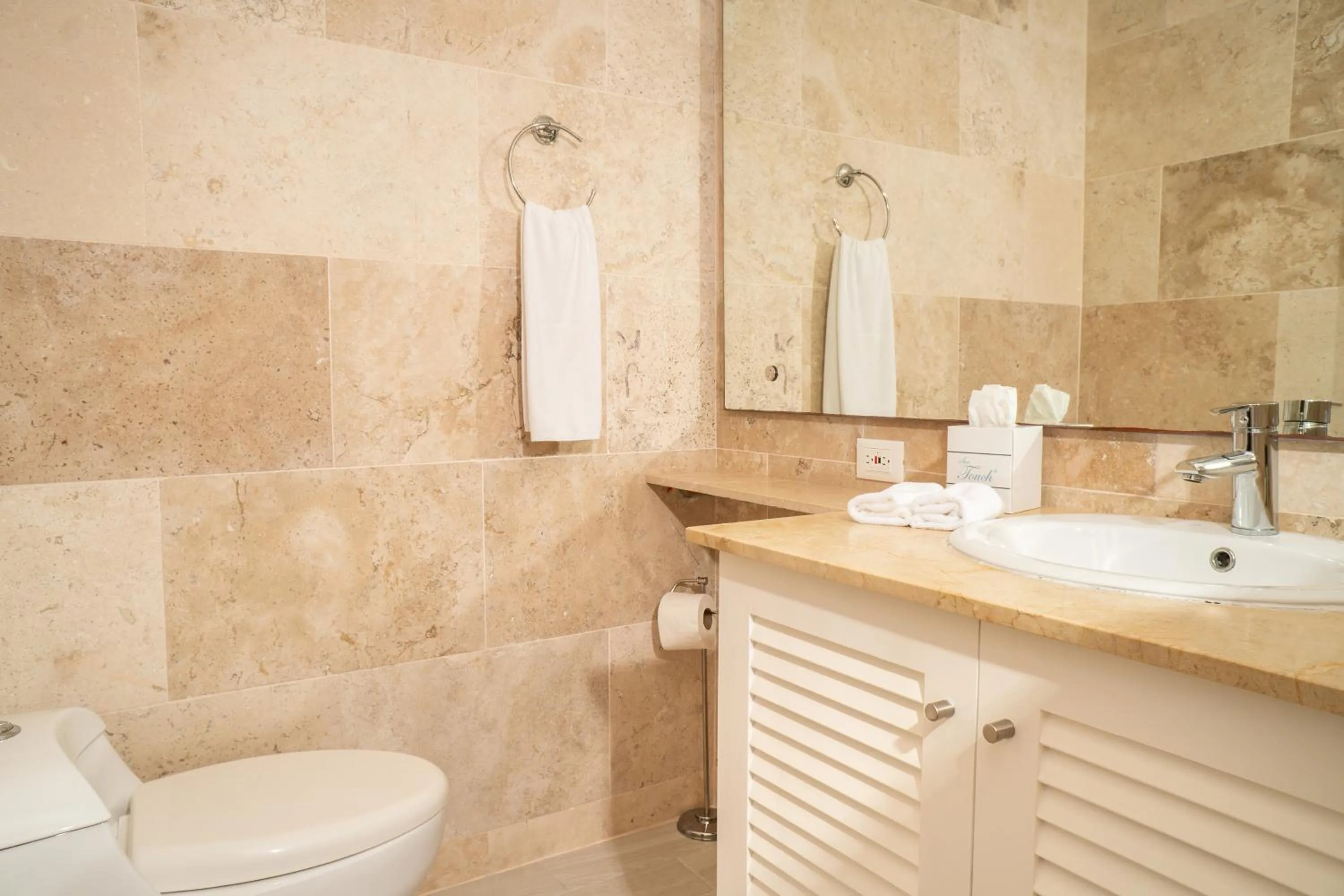 Toilet in Hotel Casa Hemingway