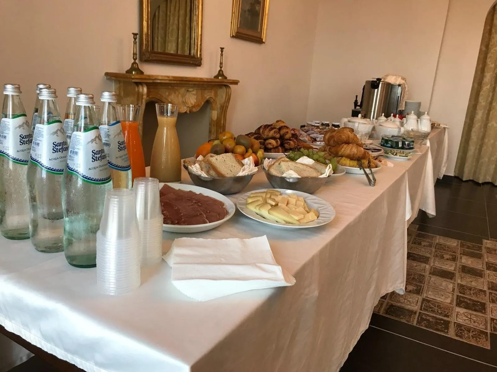 Breakfast in Palazzo Cestari Hotel