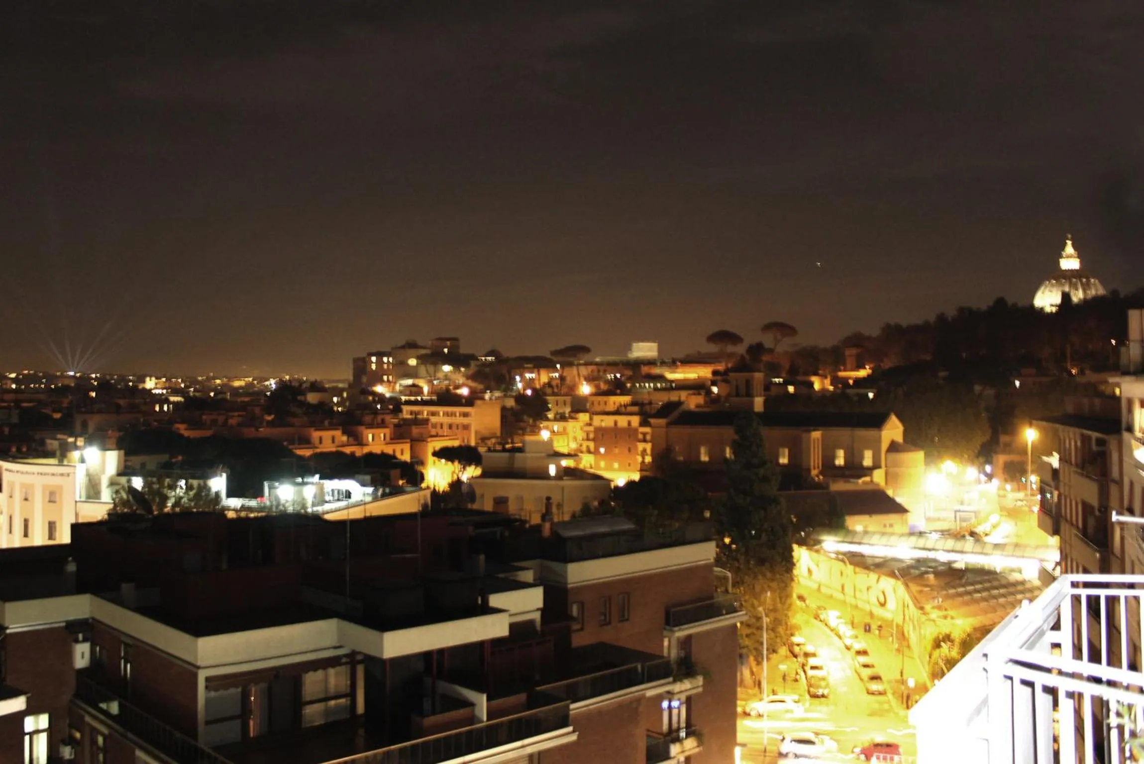 Night in Eufonia Vinyl Friendly Apartment