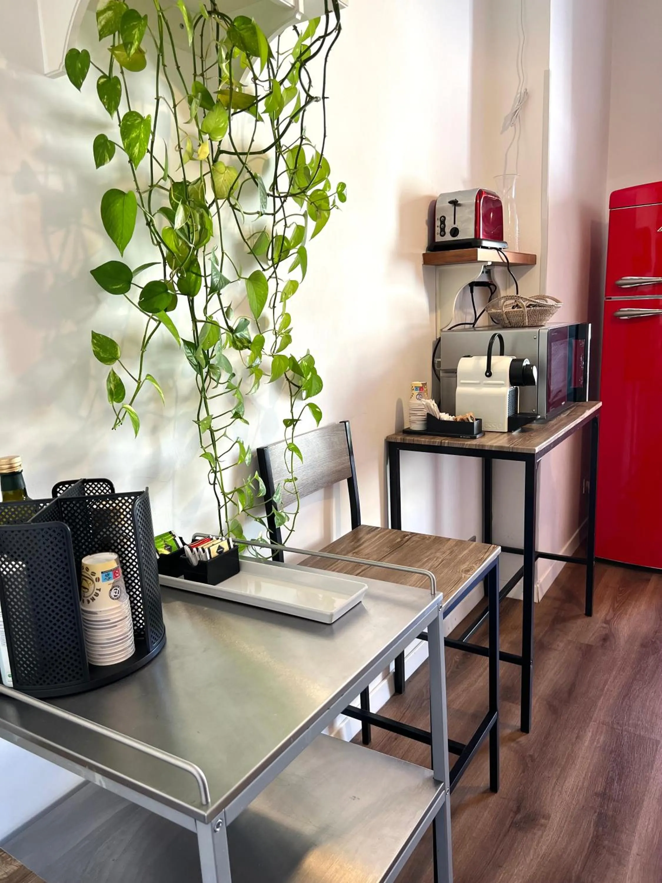 Coffee/tea facilities in Eufonia Vinyl Friendly Apartment