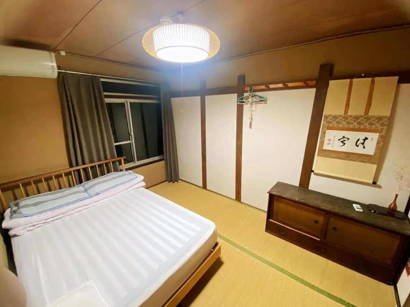 Bed in Shiga Biwa Lake Shanshui House