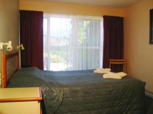 Property building, Bed in Mt Hutt Lodge