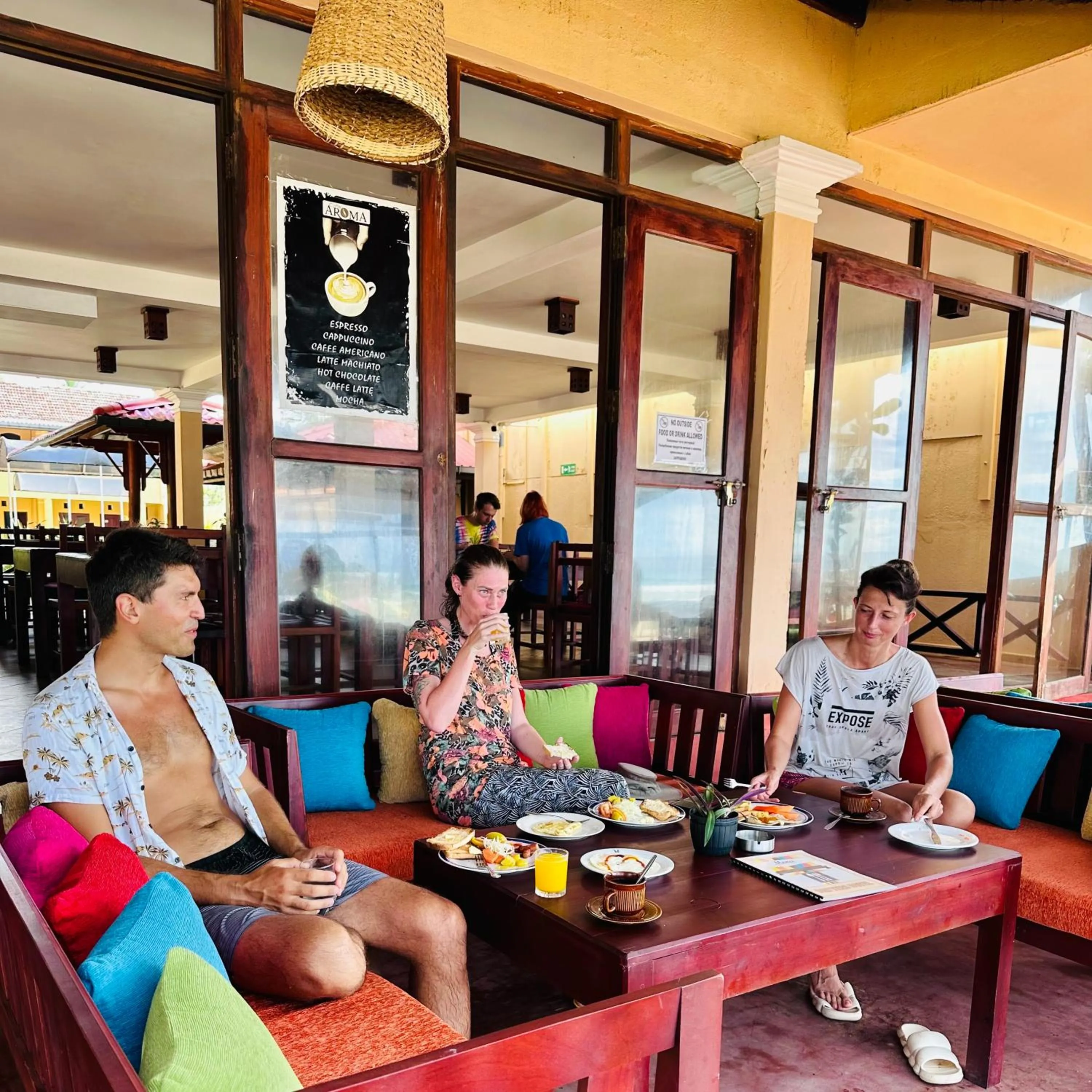 Drifters Hotel & Beach Restaurant