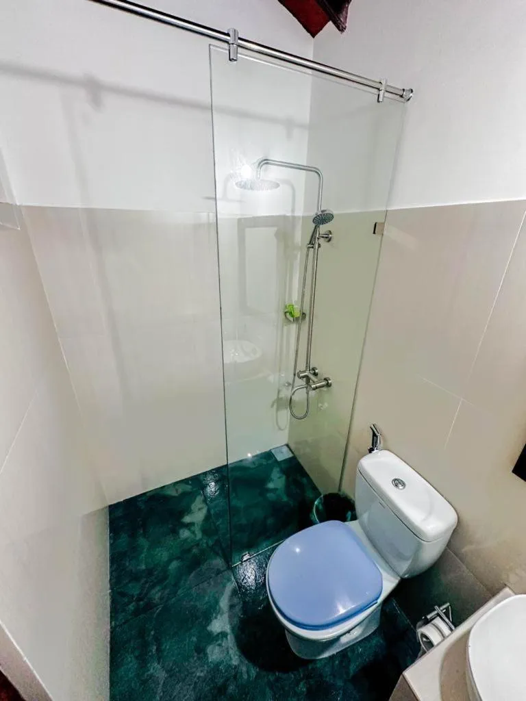 Drifters Hotel & Beach Restaurant