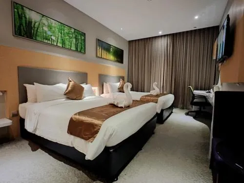 Greens Hotel & Suites