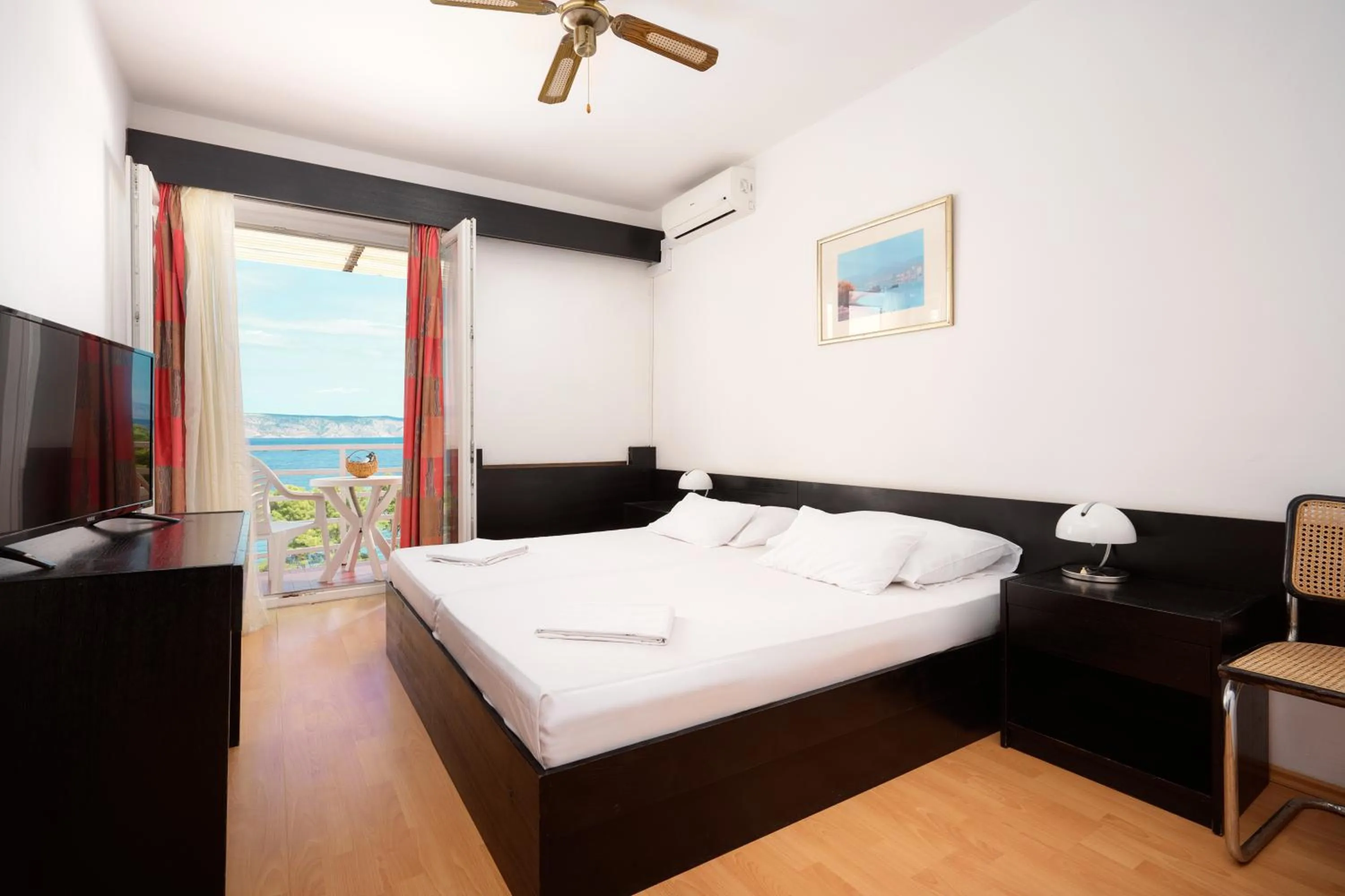 Property building, Bed in Hotel Hvar