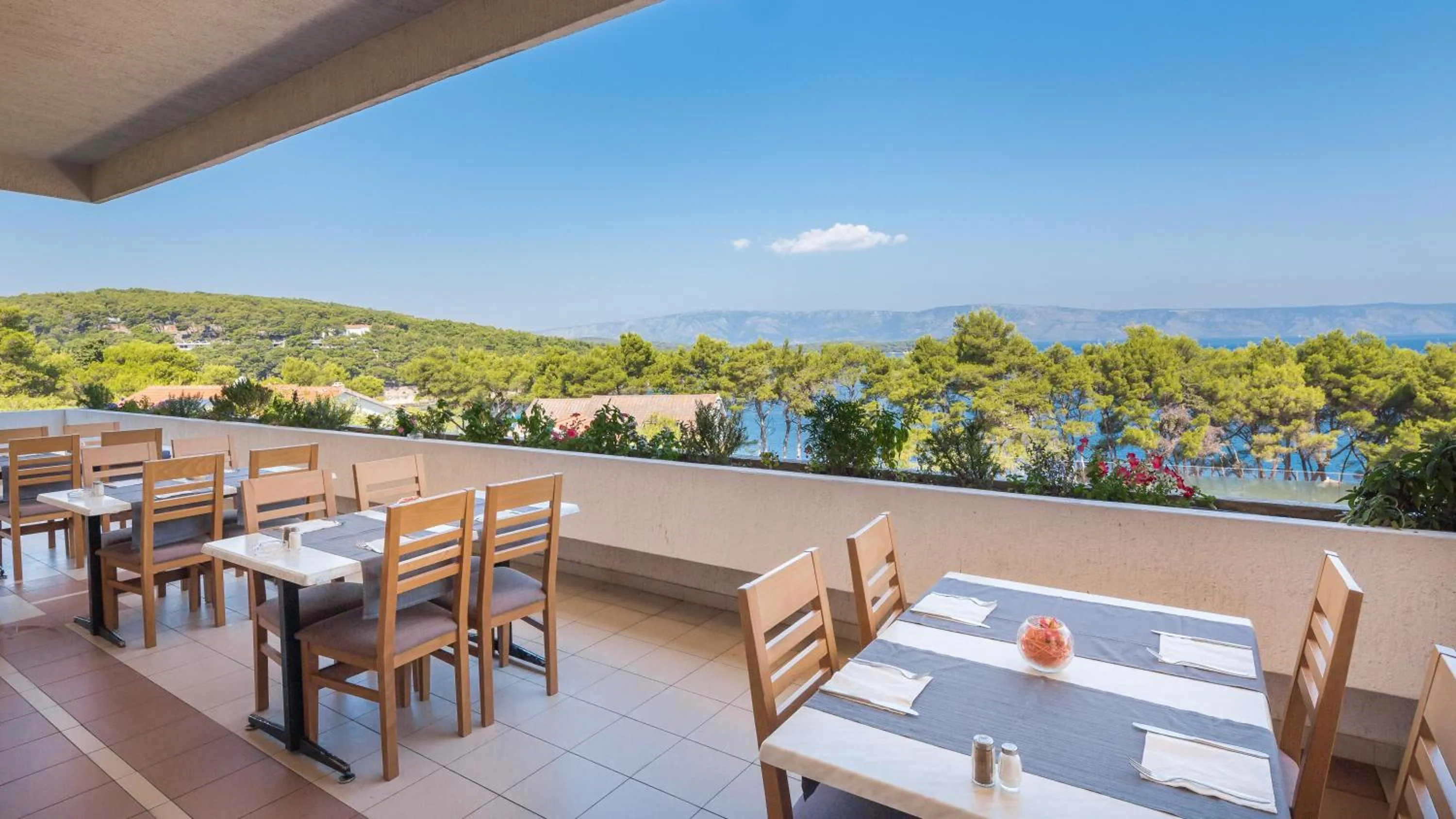 Restaurant/places to eat in Hotel Hvar