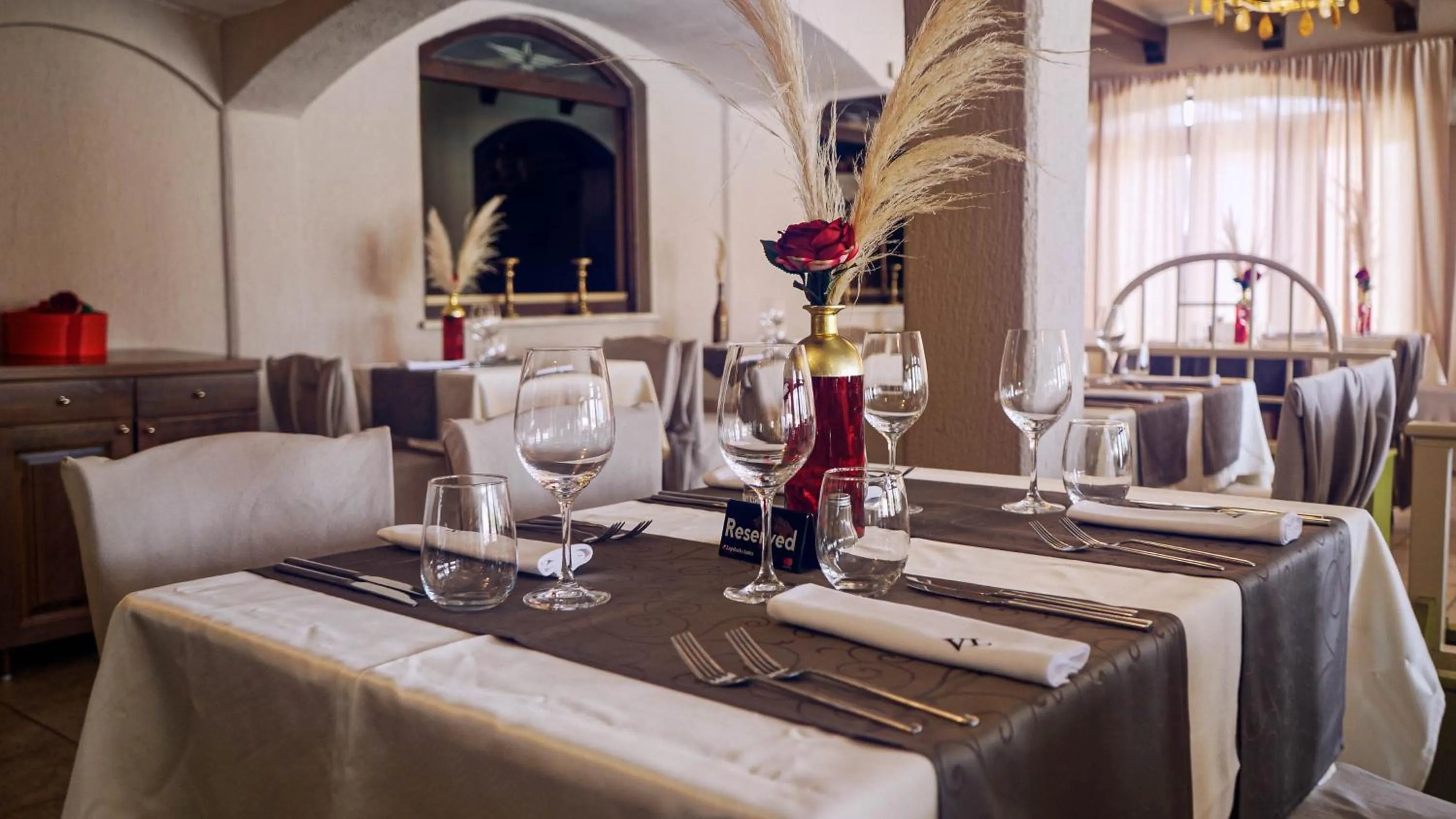 Restaurant/places to eat in Hotel Villa Letan