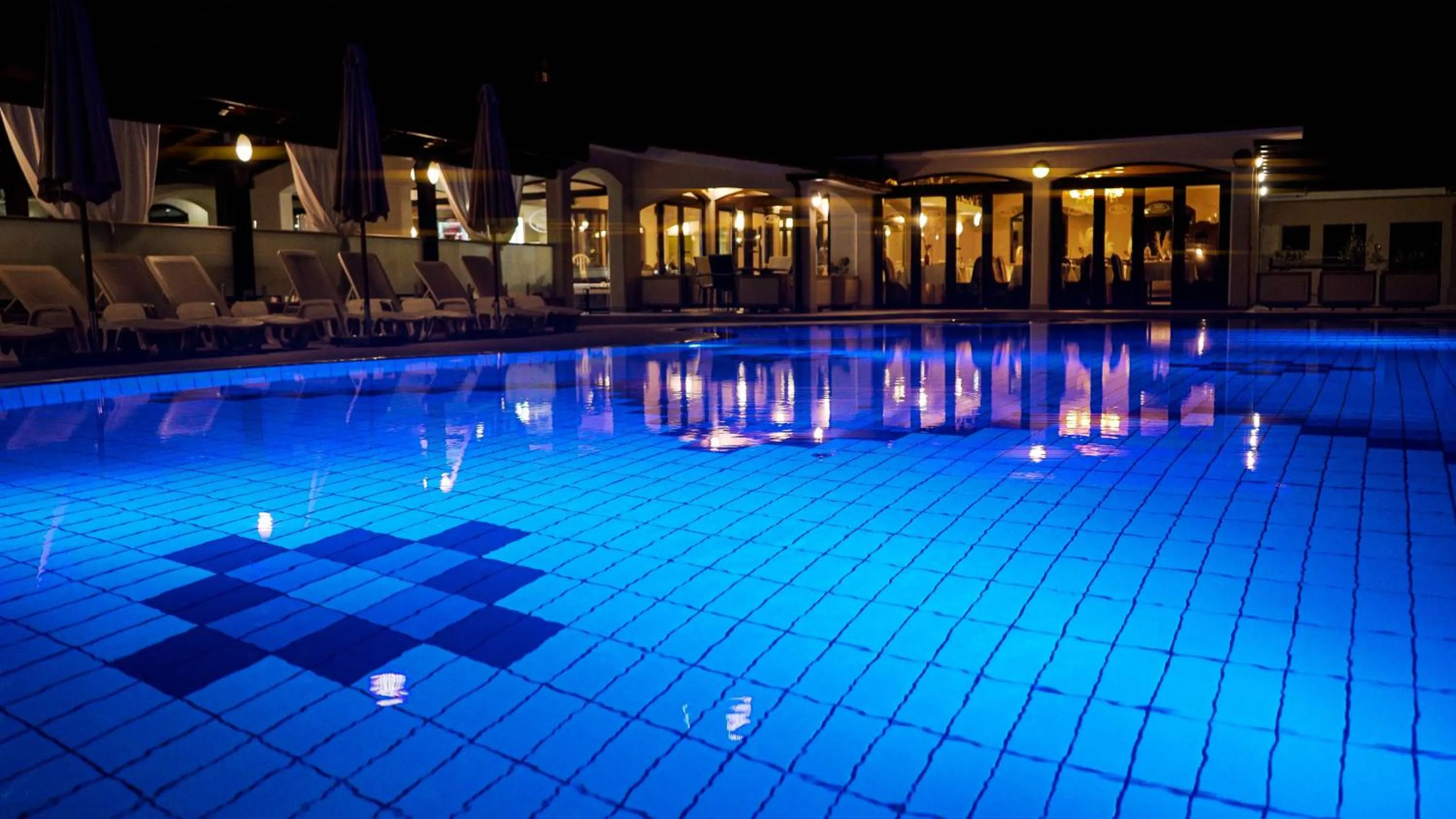 Swimming pool in Hotel Villa Letan