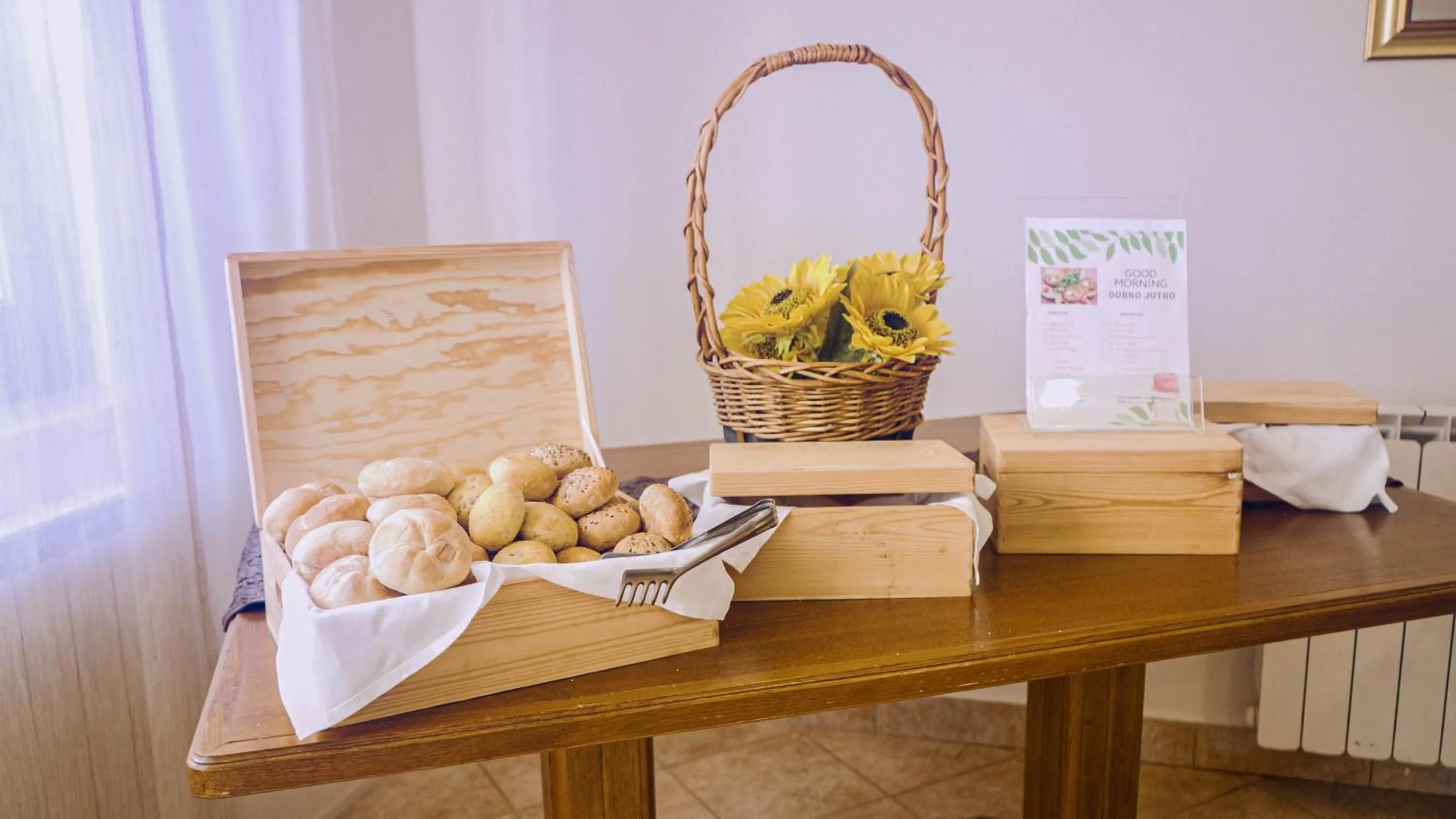 Restaurant/places to eat in Hotel Villa Letan