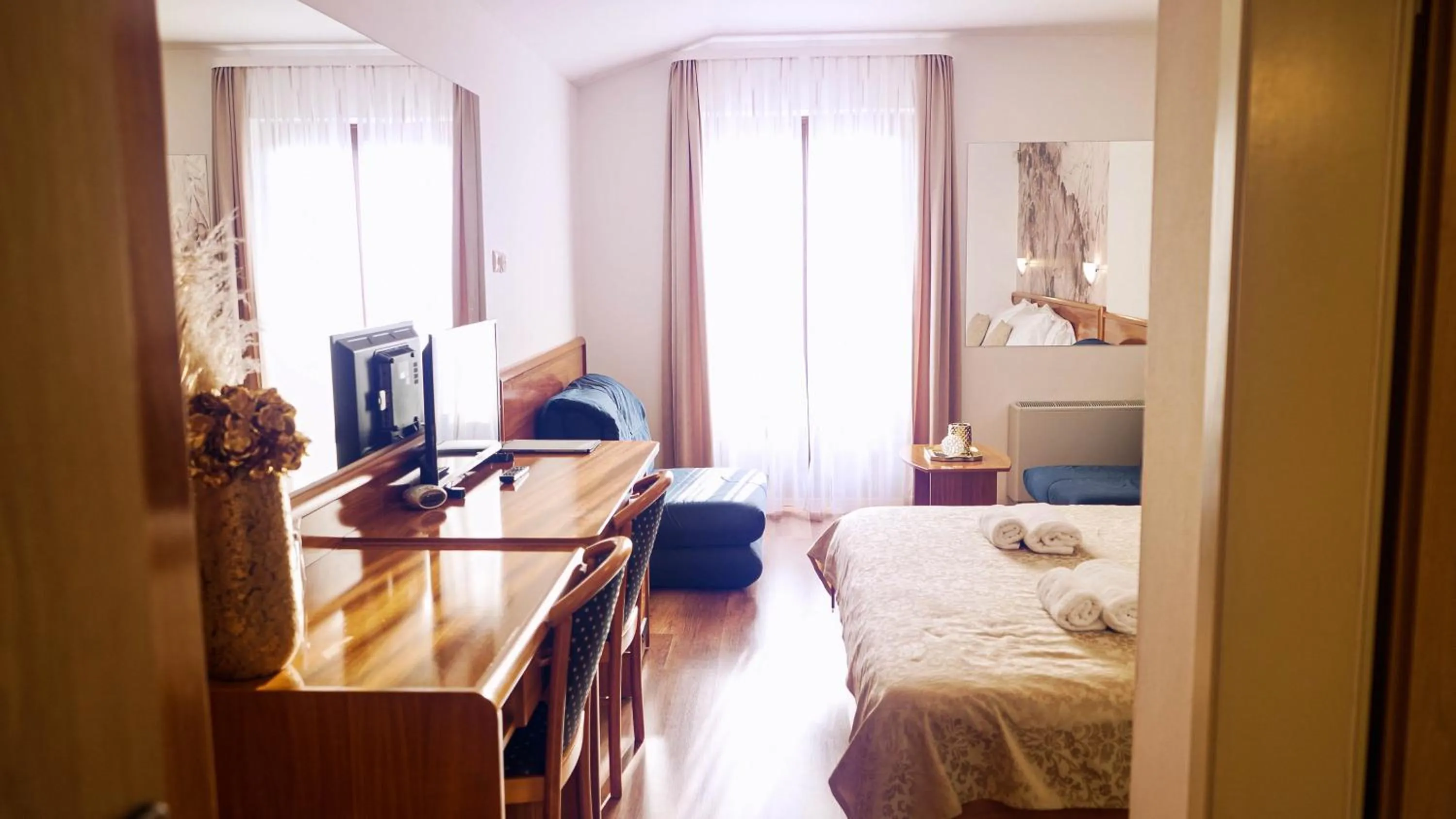 Property building, Bed in Hotel Villa Letan