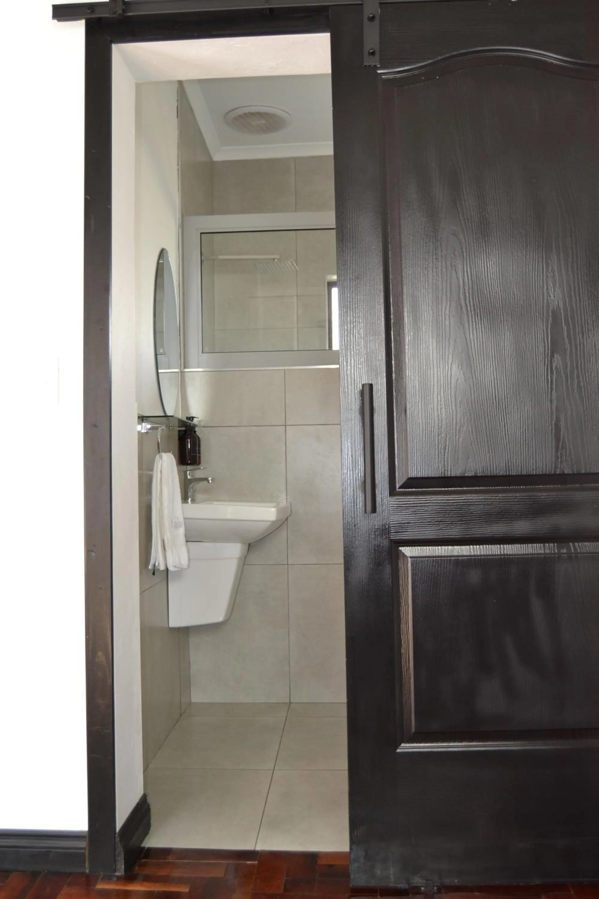 Shower in Ditsaleng Bed and Breakfast