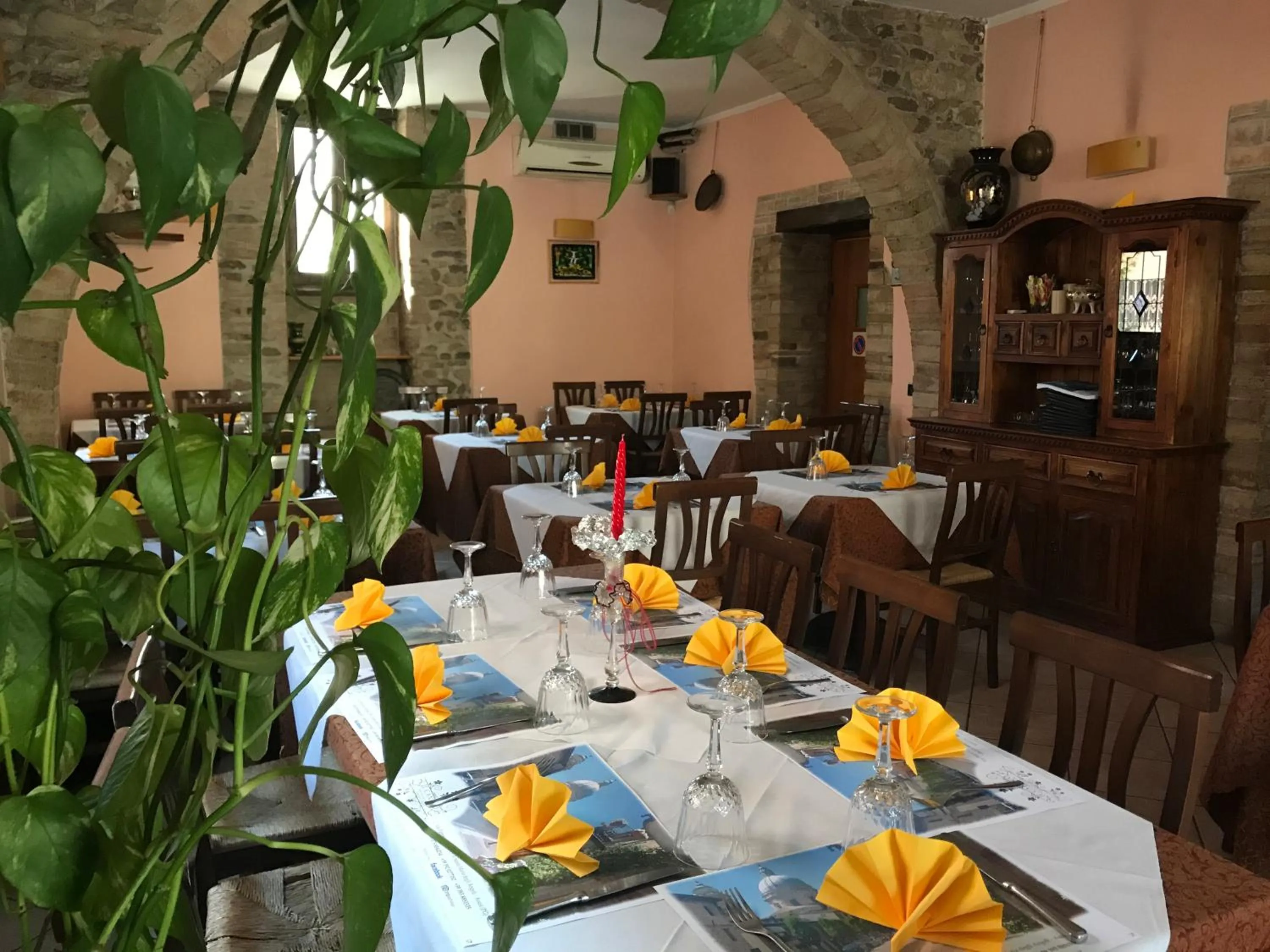 Restaurant/places to eat in Camere il Cantico