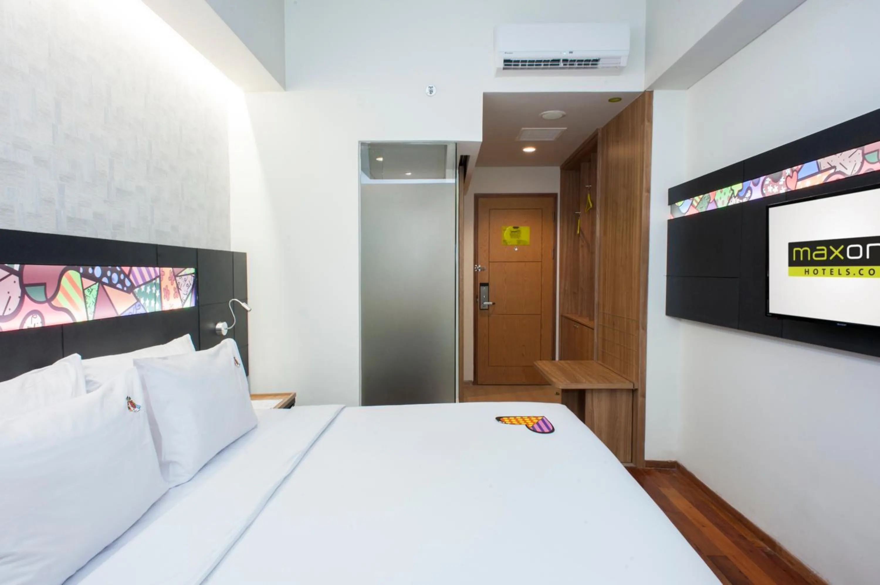 Bedroom, Bed in MaxOneHotels at Dharmahusada Surabaya
